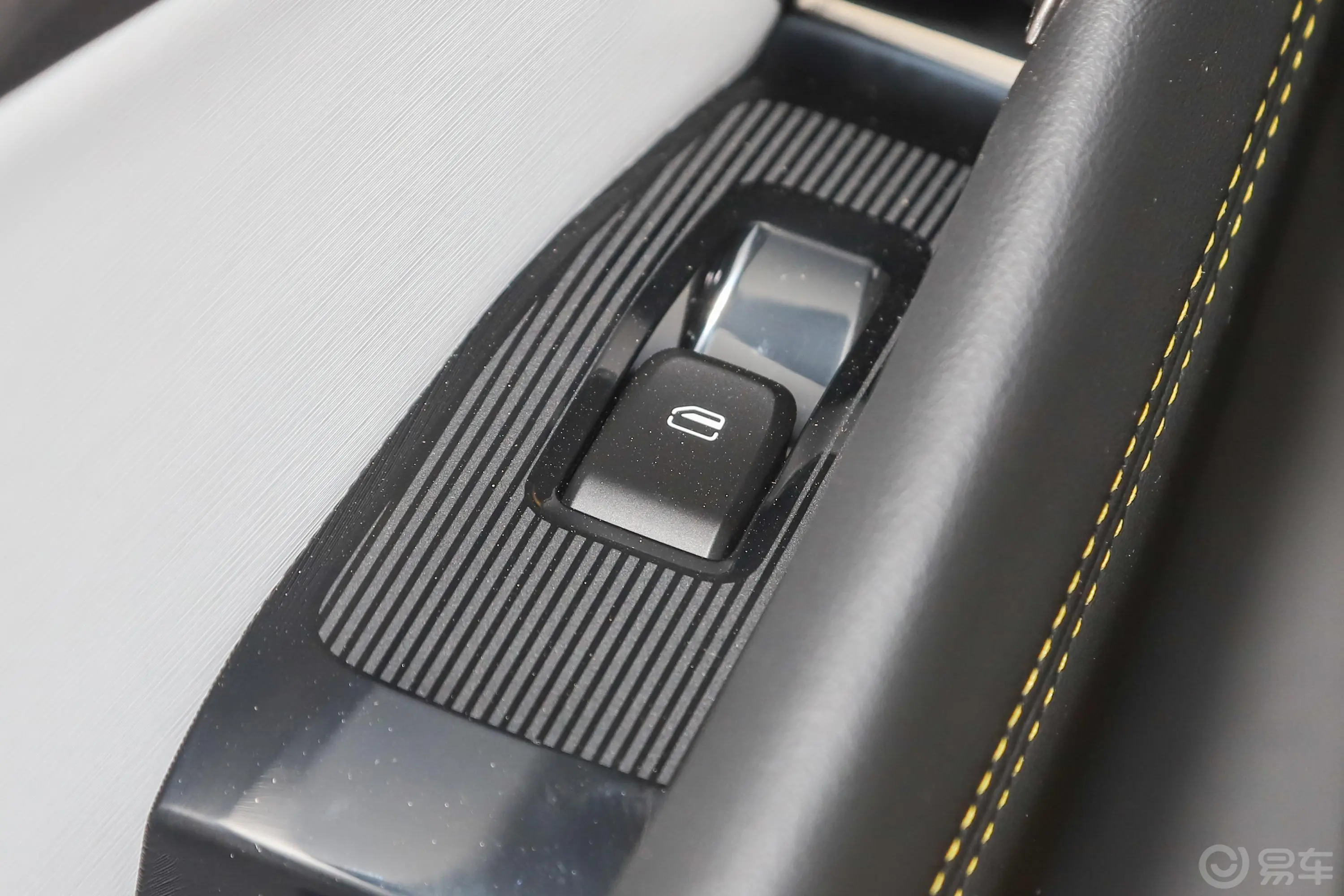宝骏RS-3SOODA 1.5L 手动 玩咖版后车窗调节