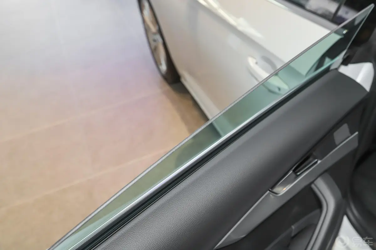 奥迪A5Sportback 40 TFSI 时尚致雅型后排玻璃材质特写