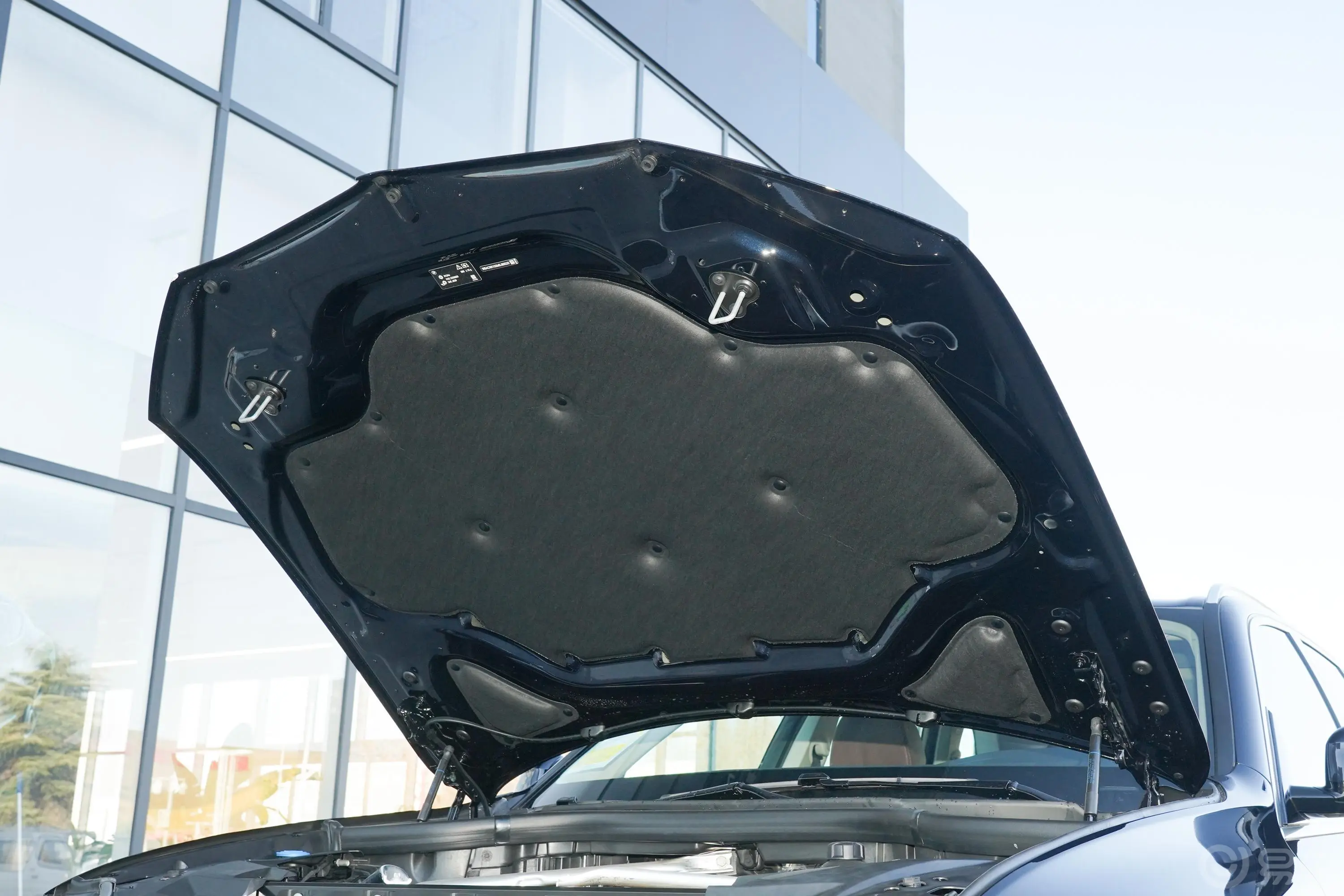 宝马X5(进口)xDrive40i 尊享型 M运动套装发动机舱盖内侧