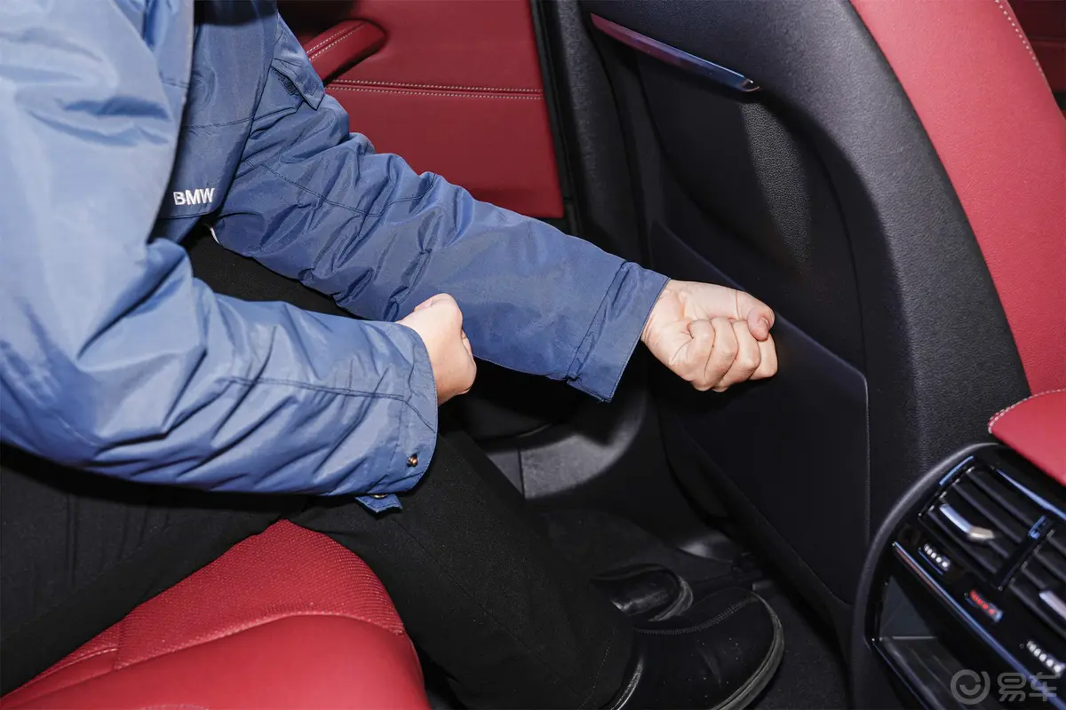 宝马5系改款 525Li 豪华套装后排腿部空间