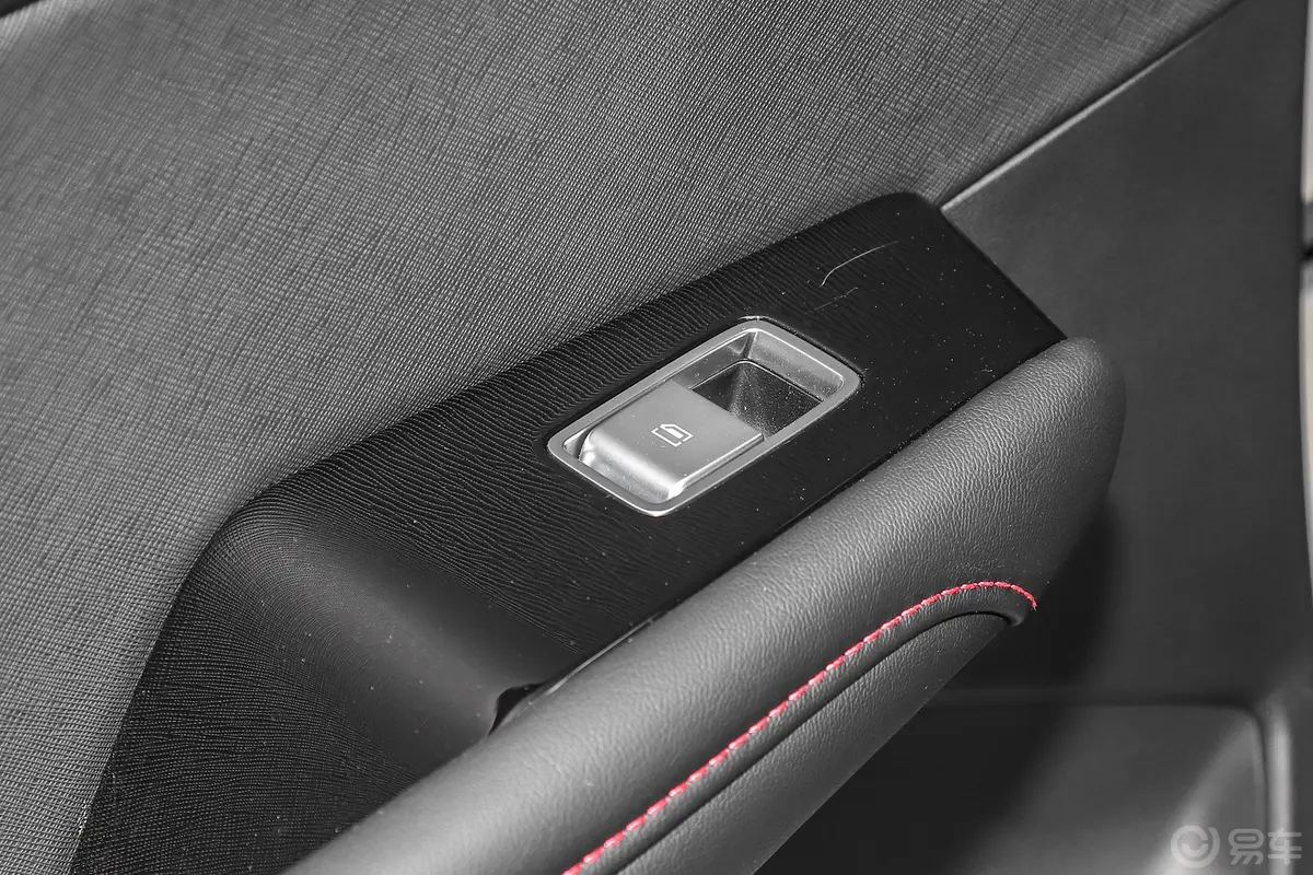 荣威RX5 MAX2.0T 有为至尊版后车窗调节