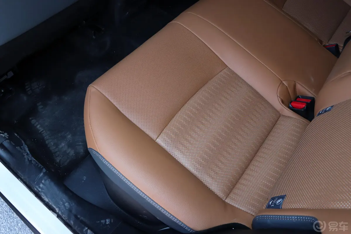 威飒双擎 2.5L CVT 四驱 至尊版后排空间