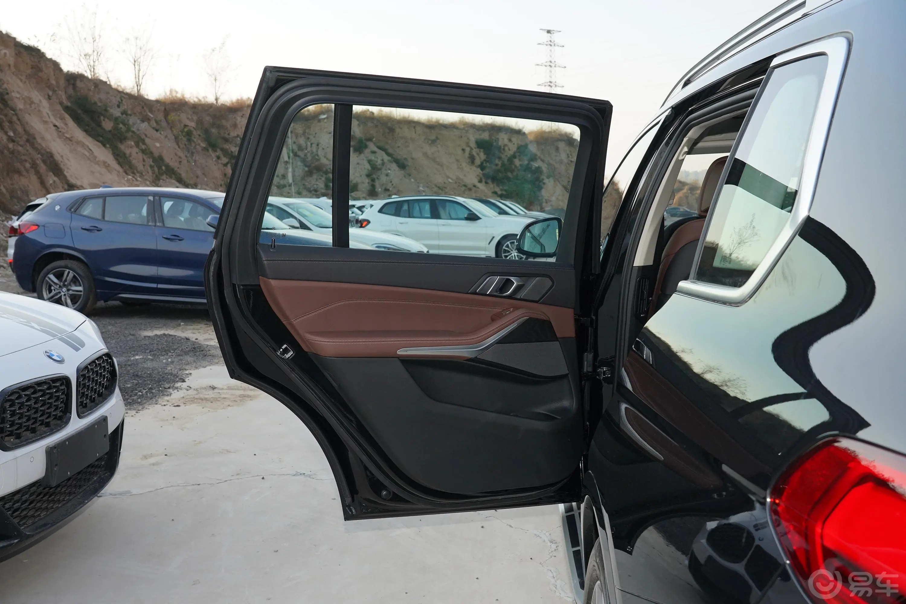 宝马X7xDrive40i 领先型 豪华套装驾驶员侧后车门