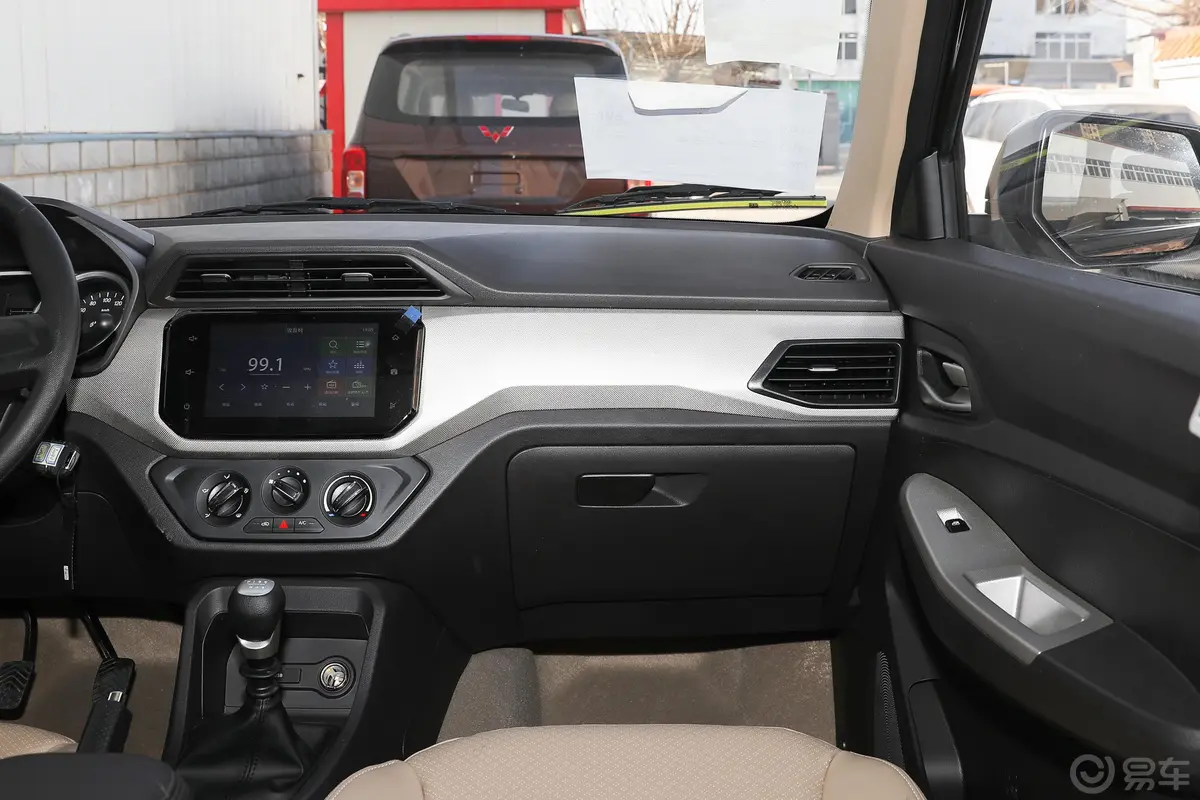 五菱宏光S改款 1.5L 手动舒适型副驾驶位区域