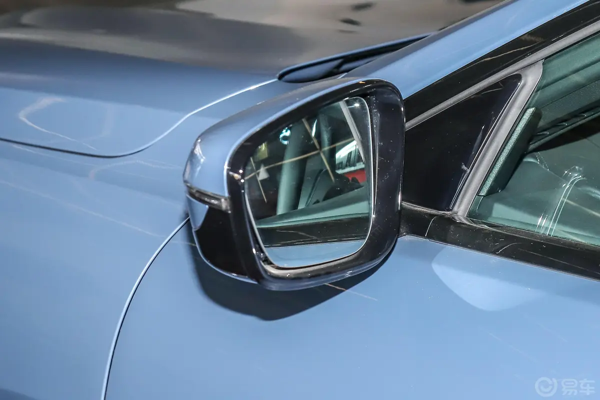 宝马8系改款 敞篷轿跑车 840i M运动套装后视镜镜面