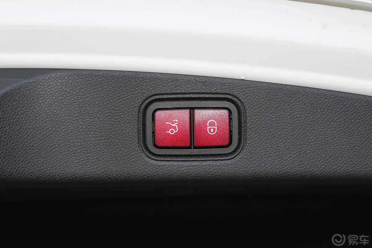 奔驰E级(进口)改款 E 300 轿跑车电动尾门按键（手动扶手）