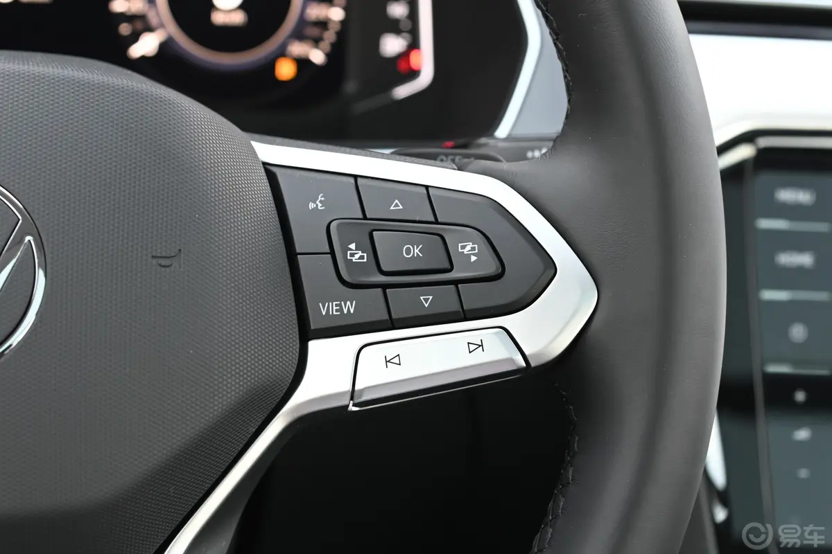 迈腾GTE 插电混动1.4T 豪华型右侧方向盘功能按键