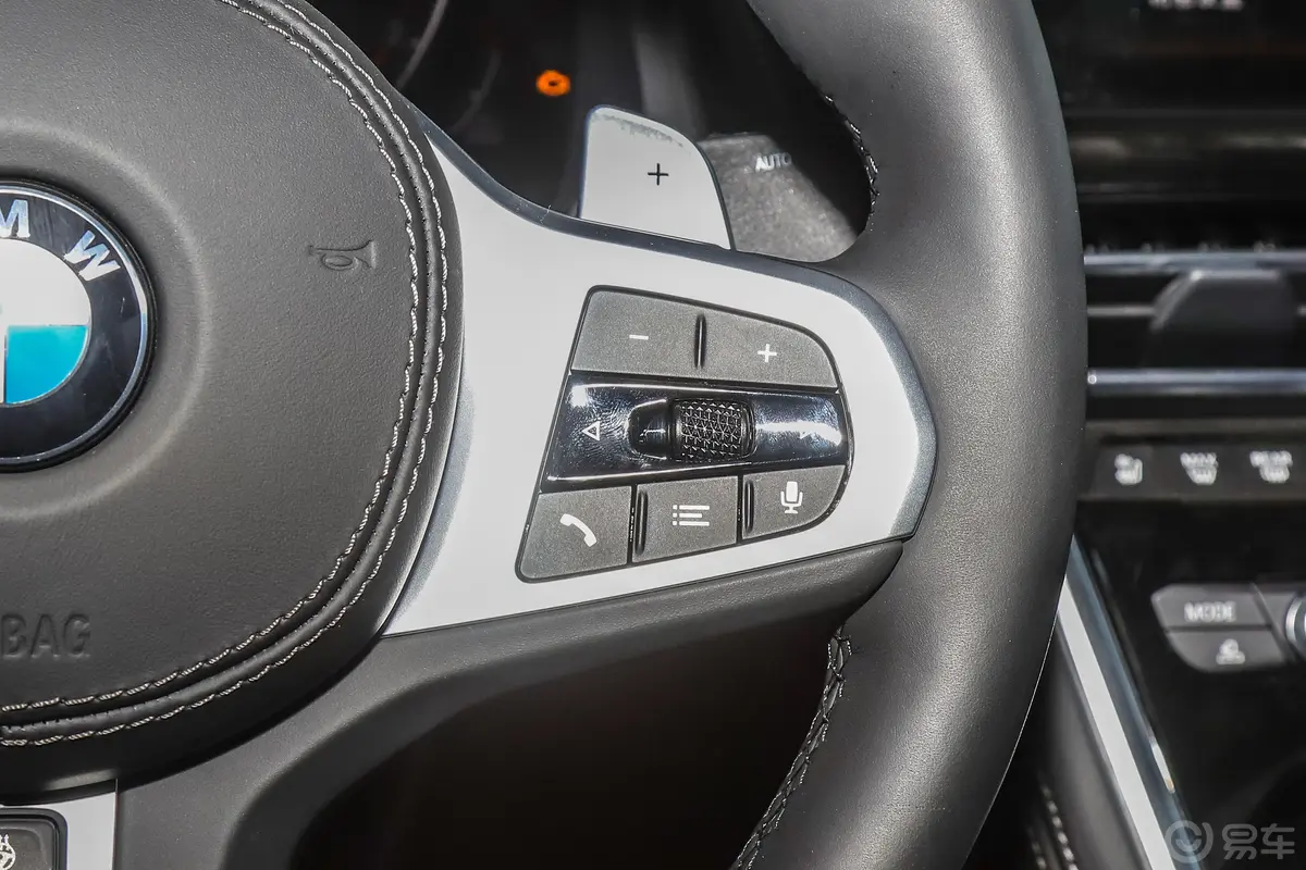 宝马8系改款 敞篷轿跑车 840i M运动套装右侧方向盘功能按键