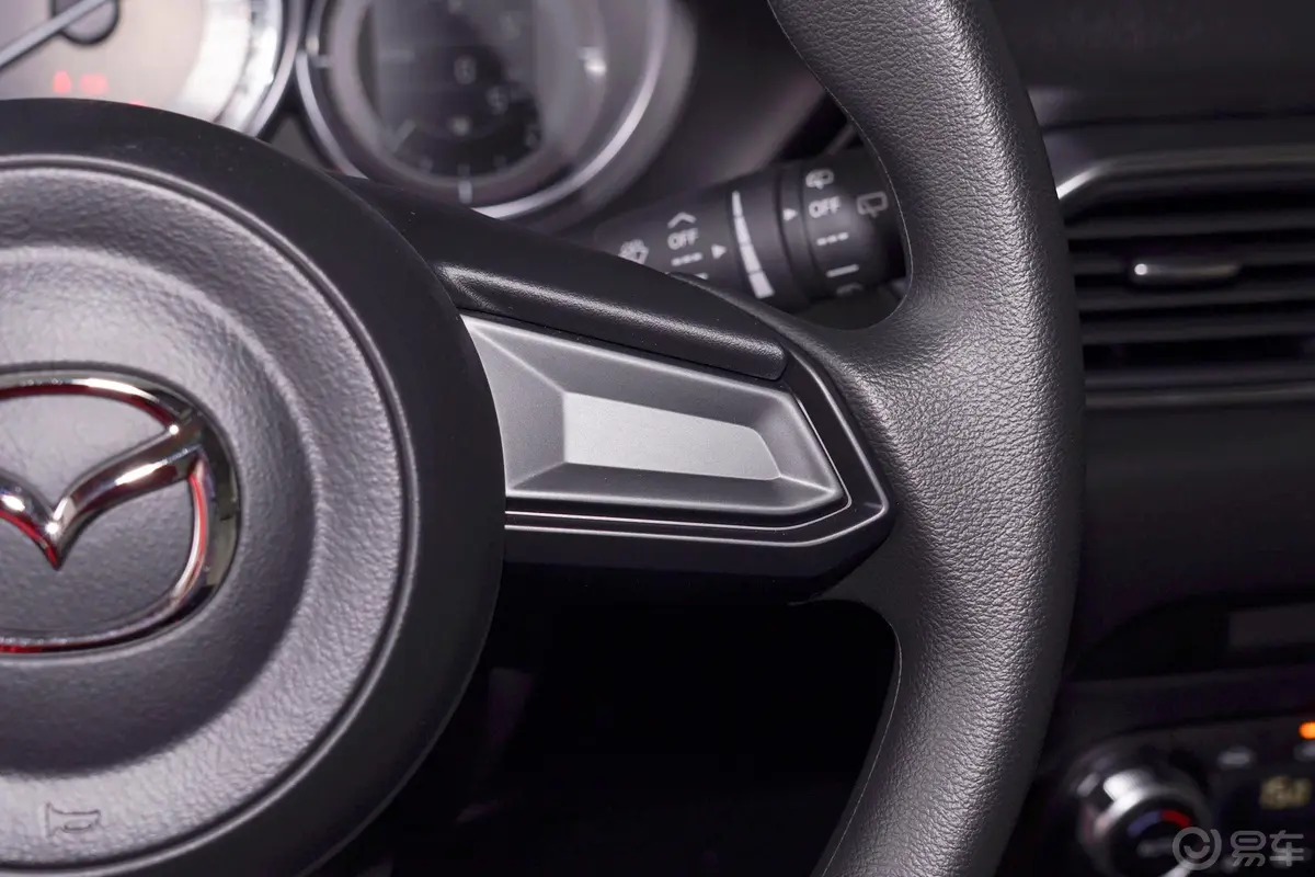马自达CX-52.0L 手自一体 两驱 舒适型右侧方向盘功能按键
