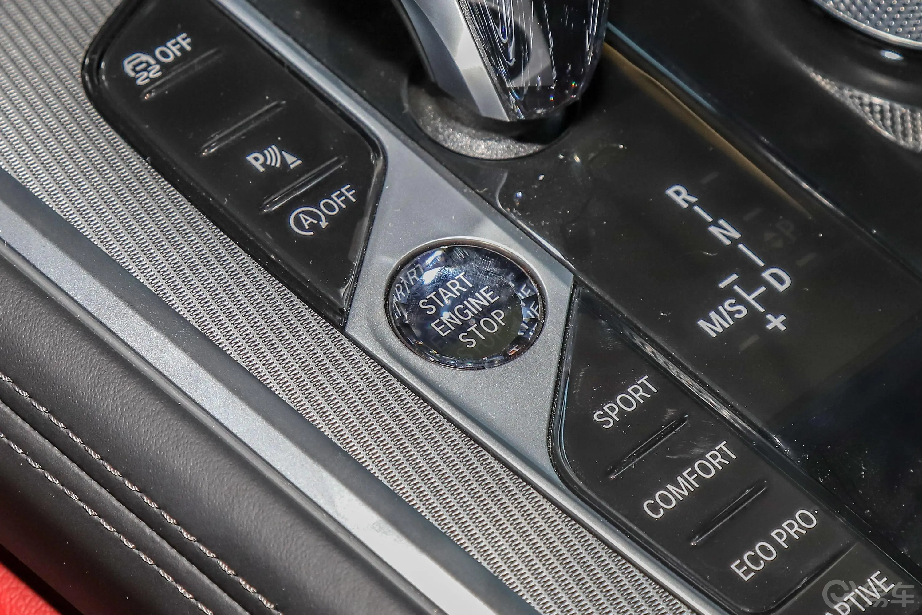 宝马8系改款 敞篷轿跑车 840i M运动套装钥匙孔或一键启动按键