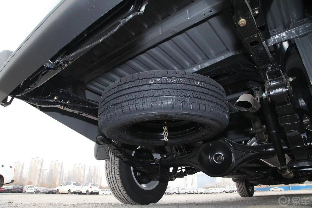 宝典大平层 1.8T 手动 两驱 长轴舒享版 汽油备胎