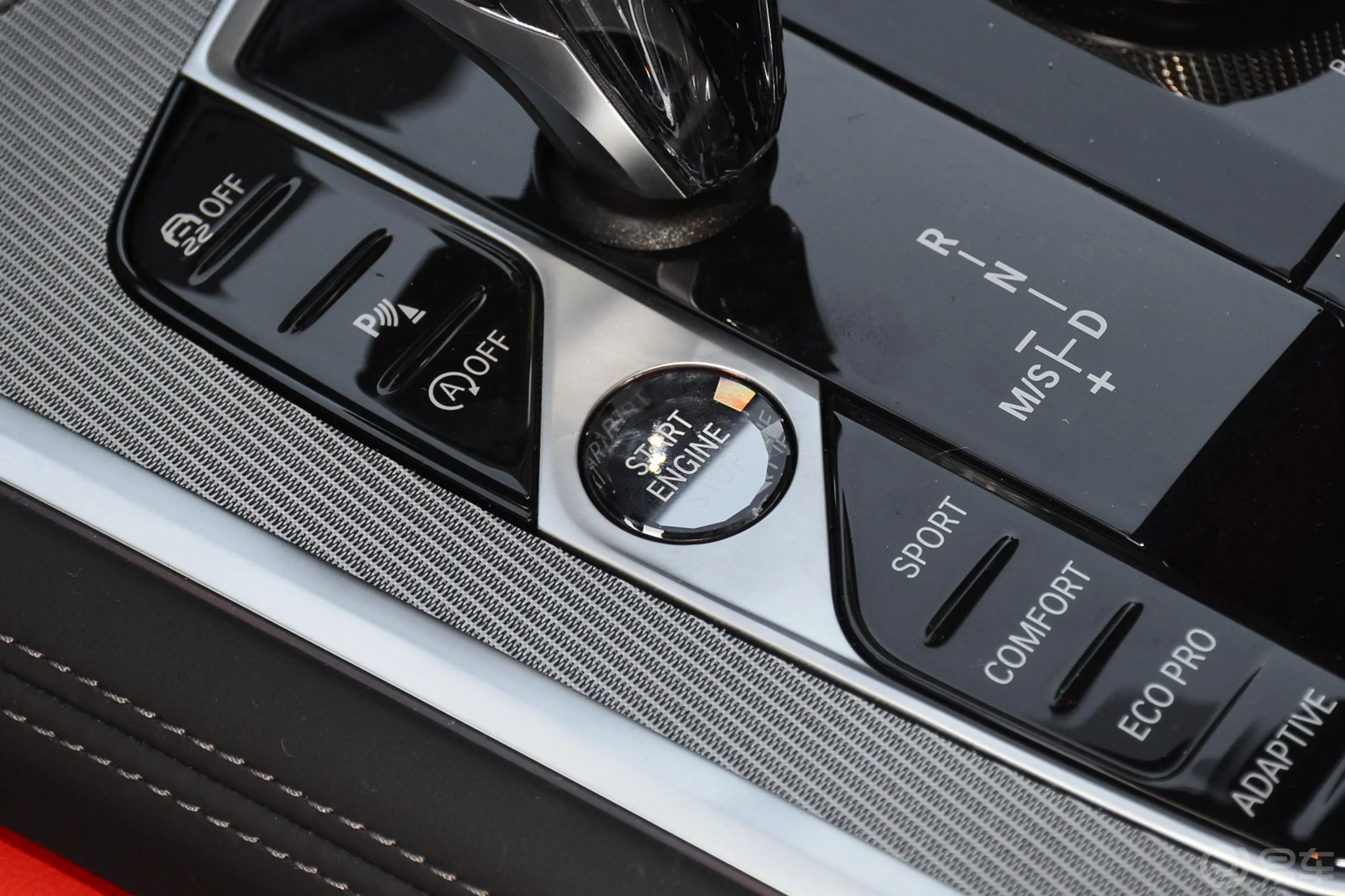 宝马8系改款 双门轿跑车 840i M运动套装钥匙孔或一键启动按键