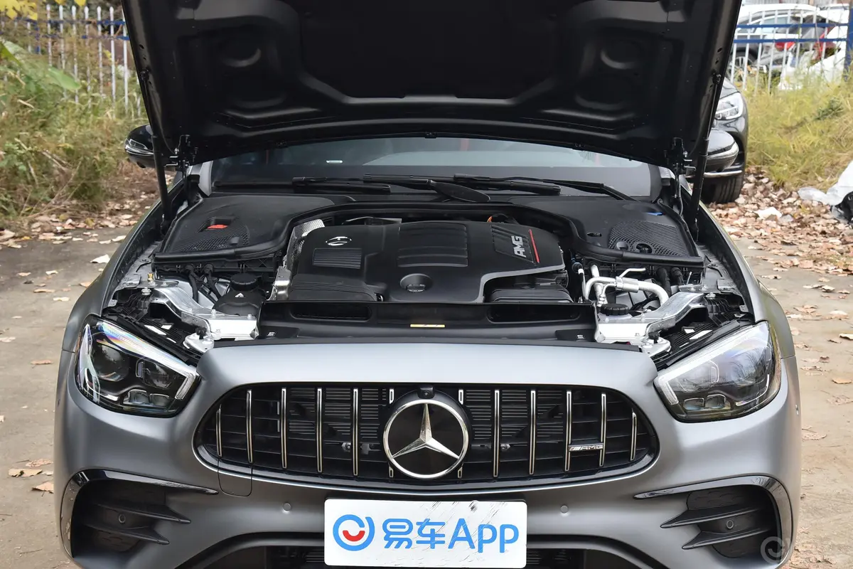 奔驰E级 AMGAMG E 53 4MATIC+发动机舱整体