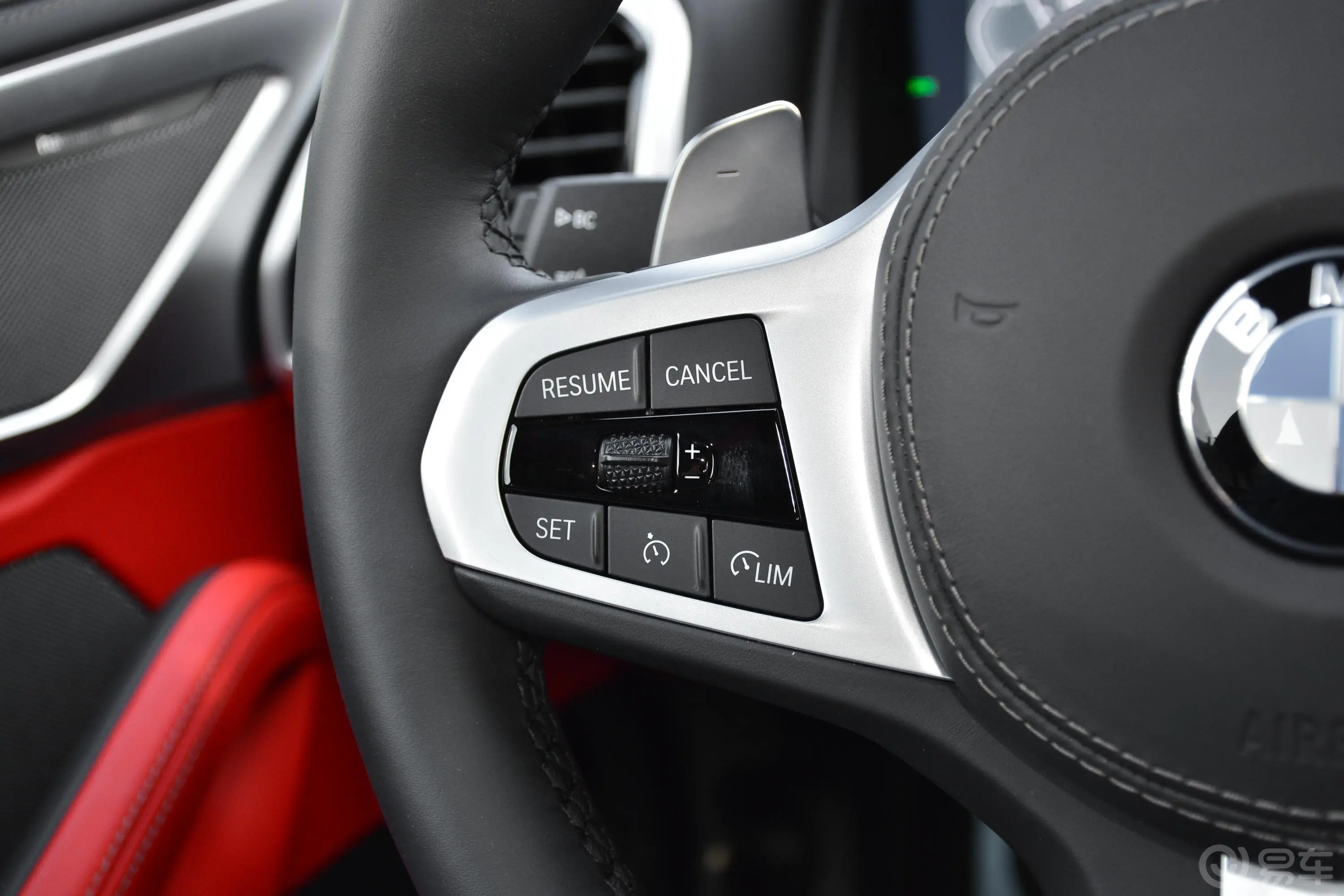 宝马8系改款 双门轿跑车 840i M运动套装左侧方向盘功能按键