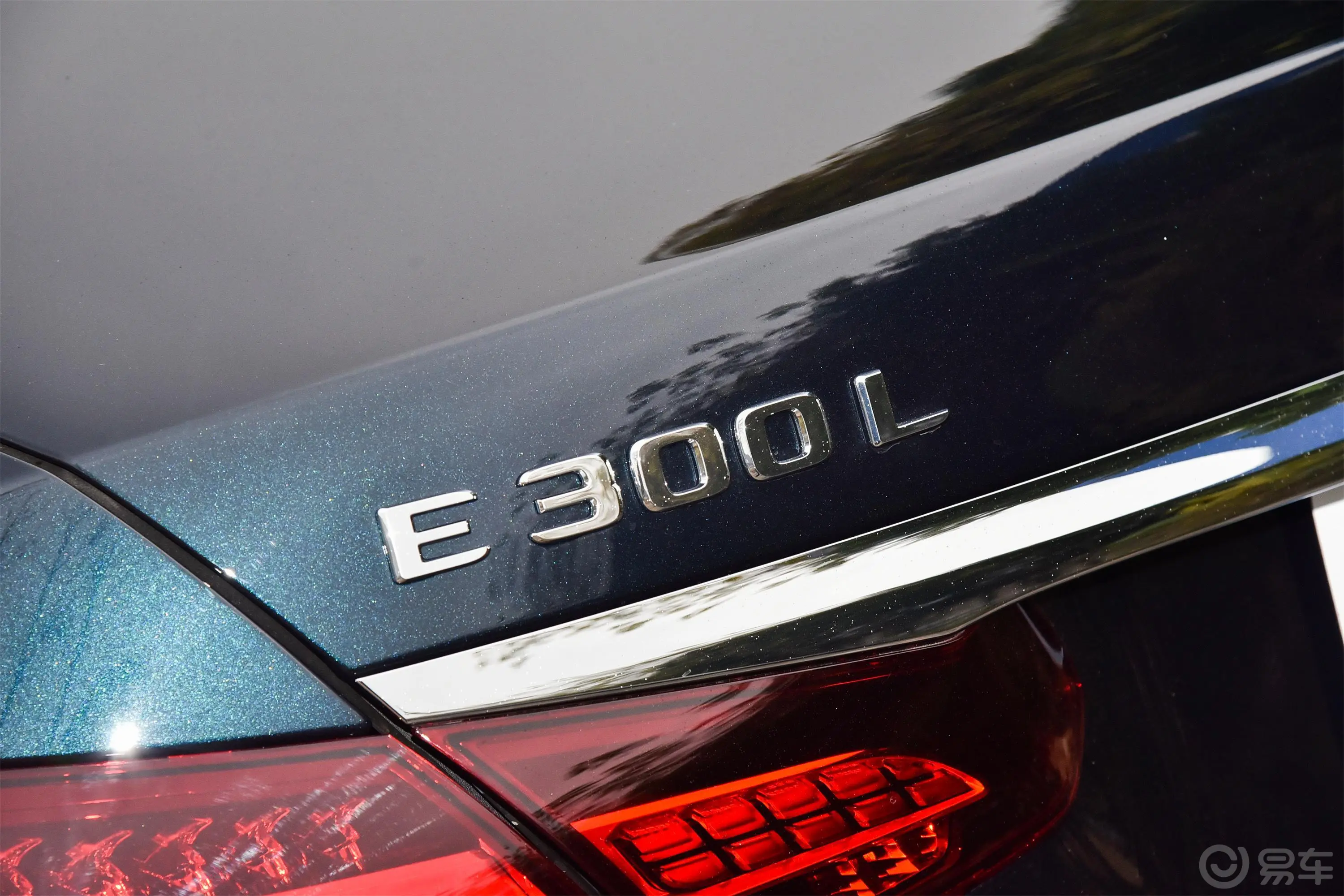 奔驰E级改款 E 300 L 时尚型外观