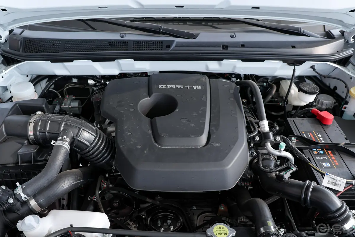 瑞迈2.4T 两驱标轴舒适版 汽油发动机特写