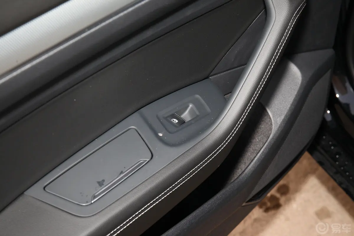 迈腾GTE 插电混动1.4T 尊贵型后车窗调节