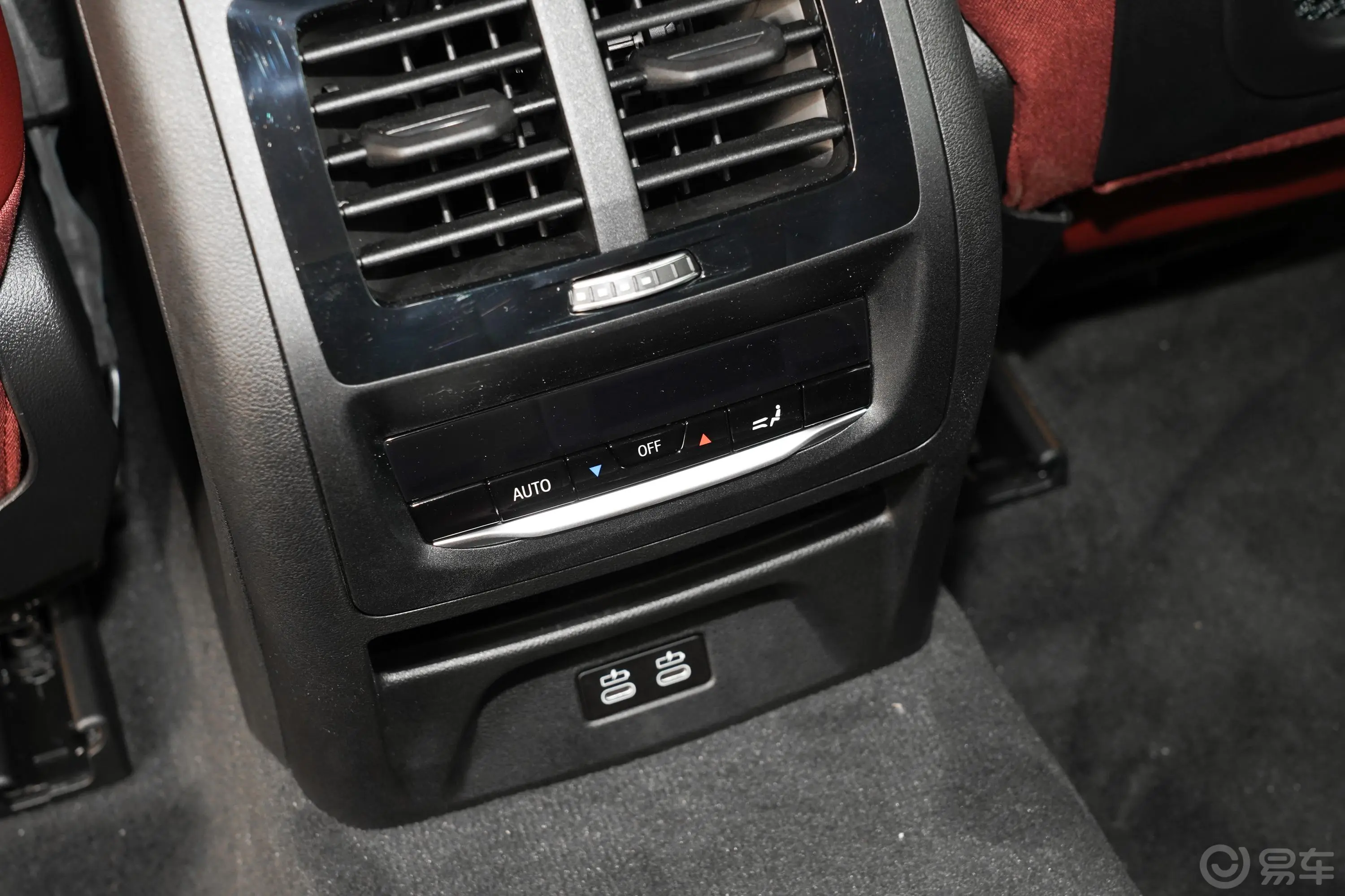 宝马X4xDrive25i M运动套装后排空调控制键