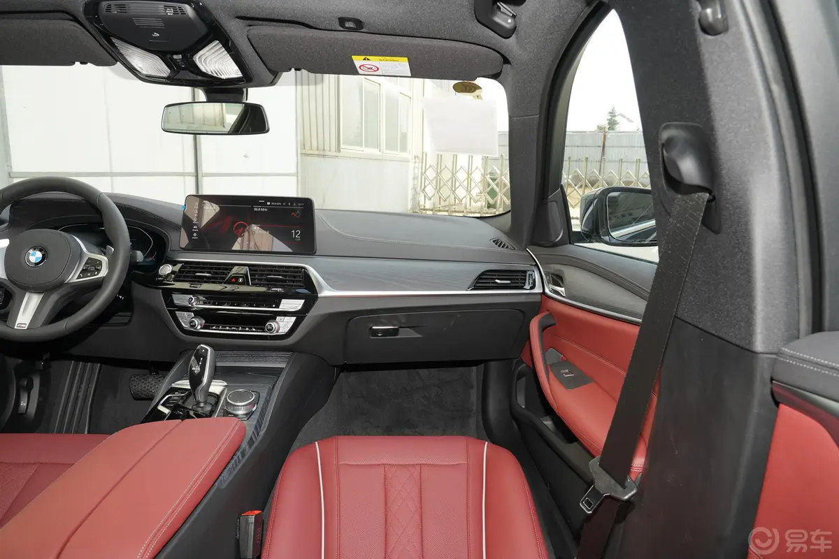 宝马5系改款 530Li xDrive M运动套装驾驶位区域