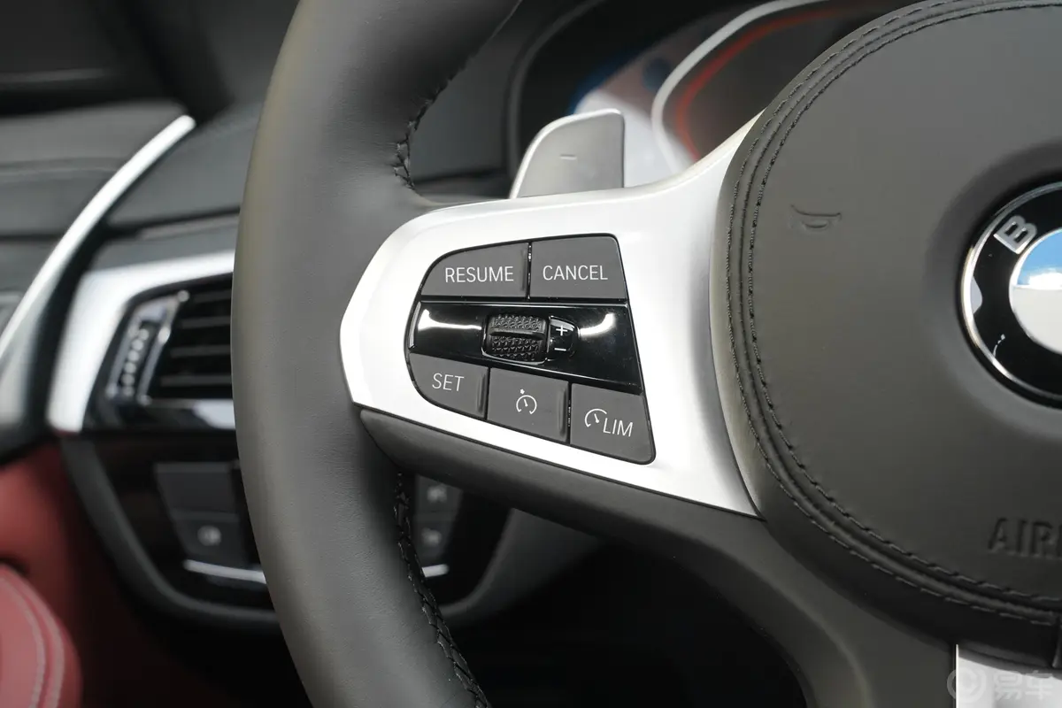 宝马5系改款 530Li xDrive M运动套装左侧方向盘功能按键