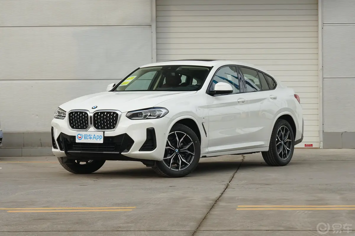 宝马X4xDrive25i M运动套装侧前45度车头向左水平