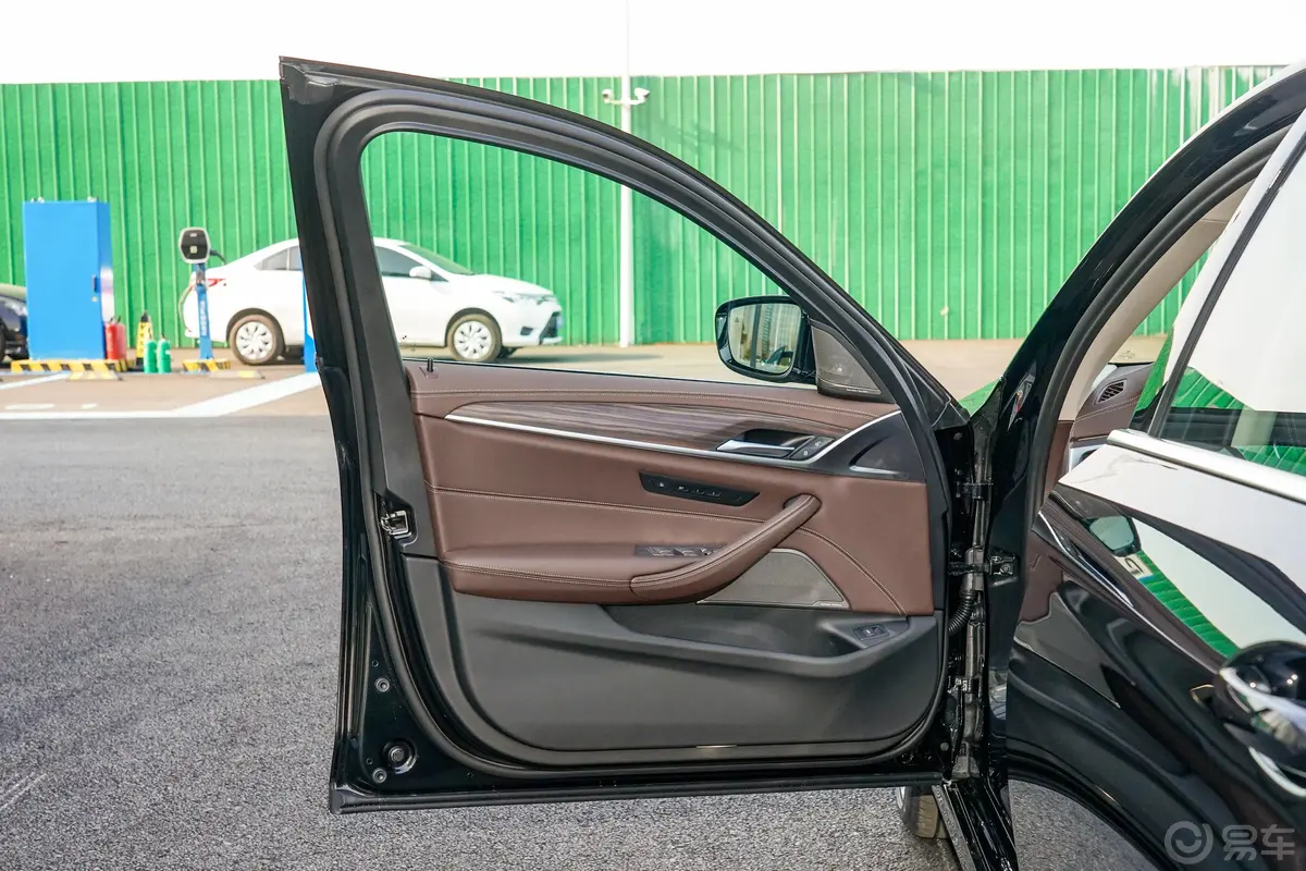 宝马5系改款 530Li 尊享型豪华套装驾驶员侧前车门