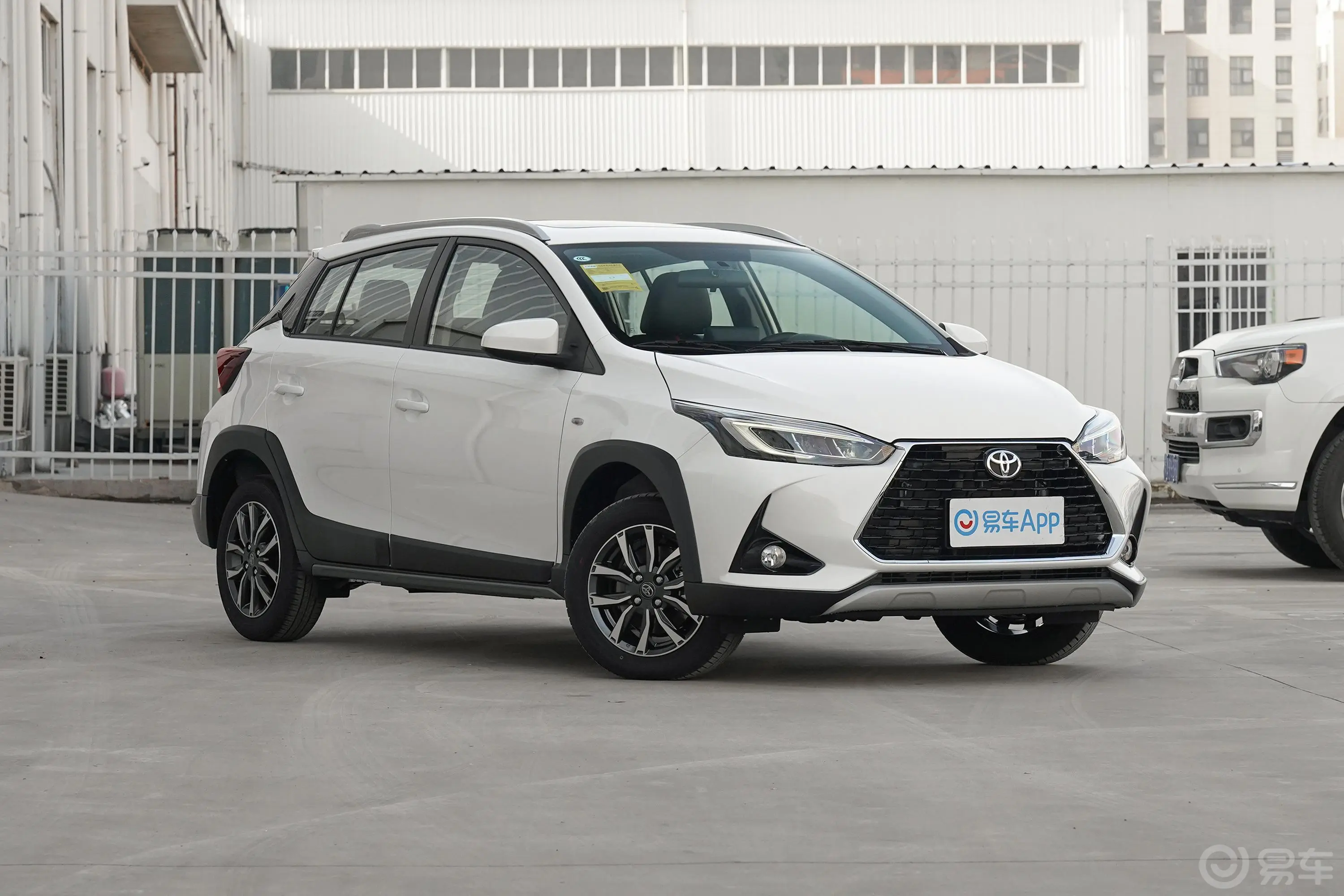 YARiS L 致炫致炫X 1.5L CVT 尊贵版侧前45度车头向右水平