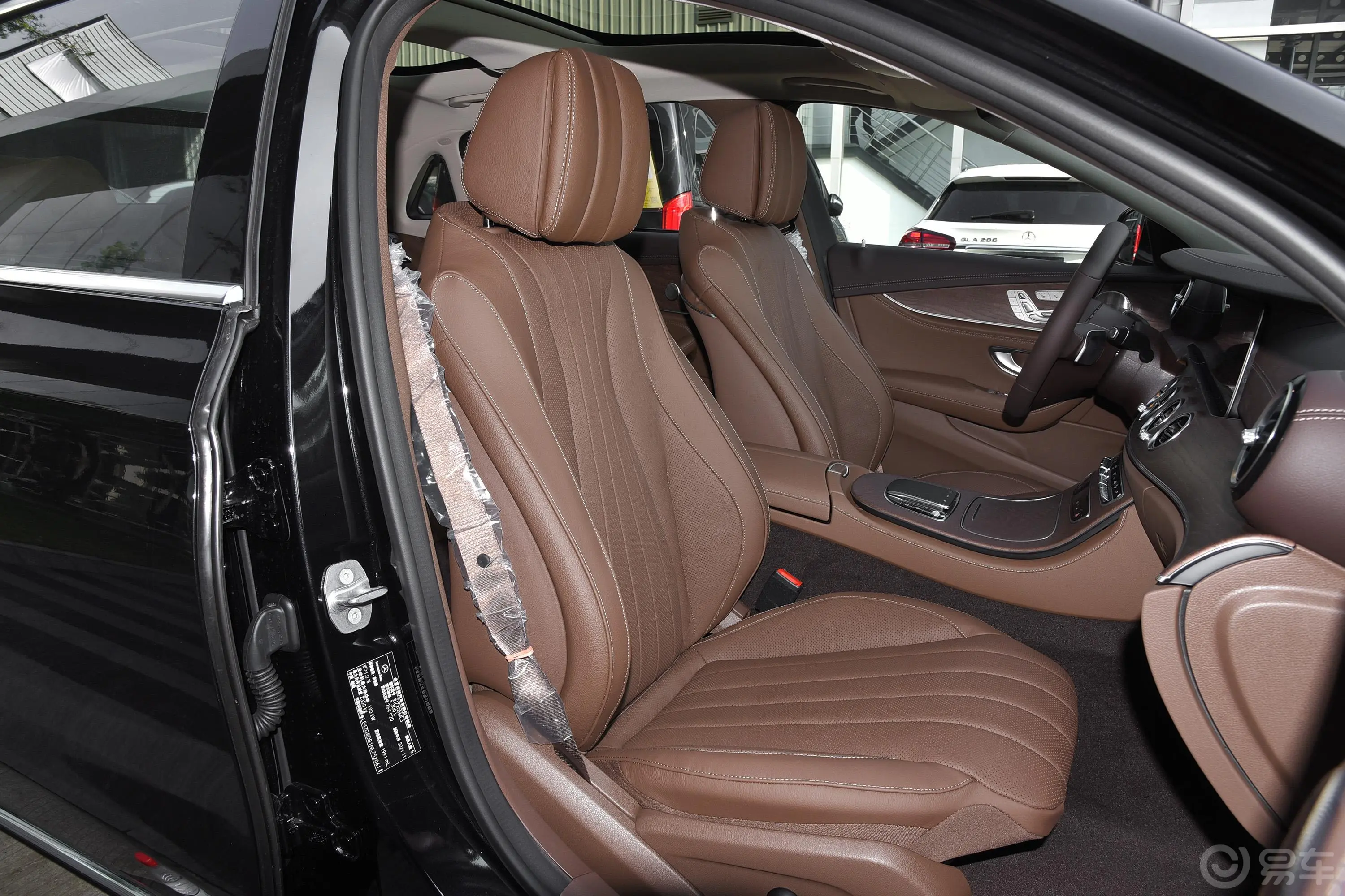 奔驰E级改款 E 300 L 尊贵型副驾驶座椅