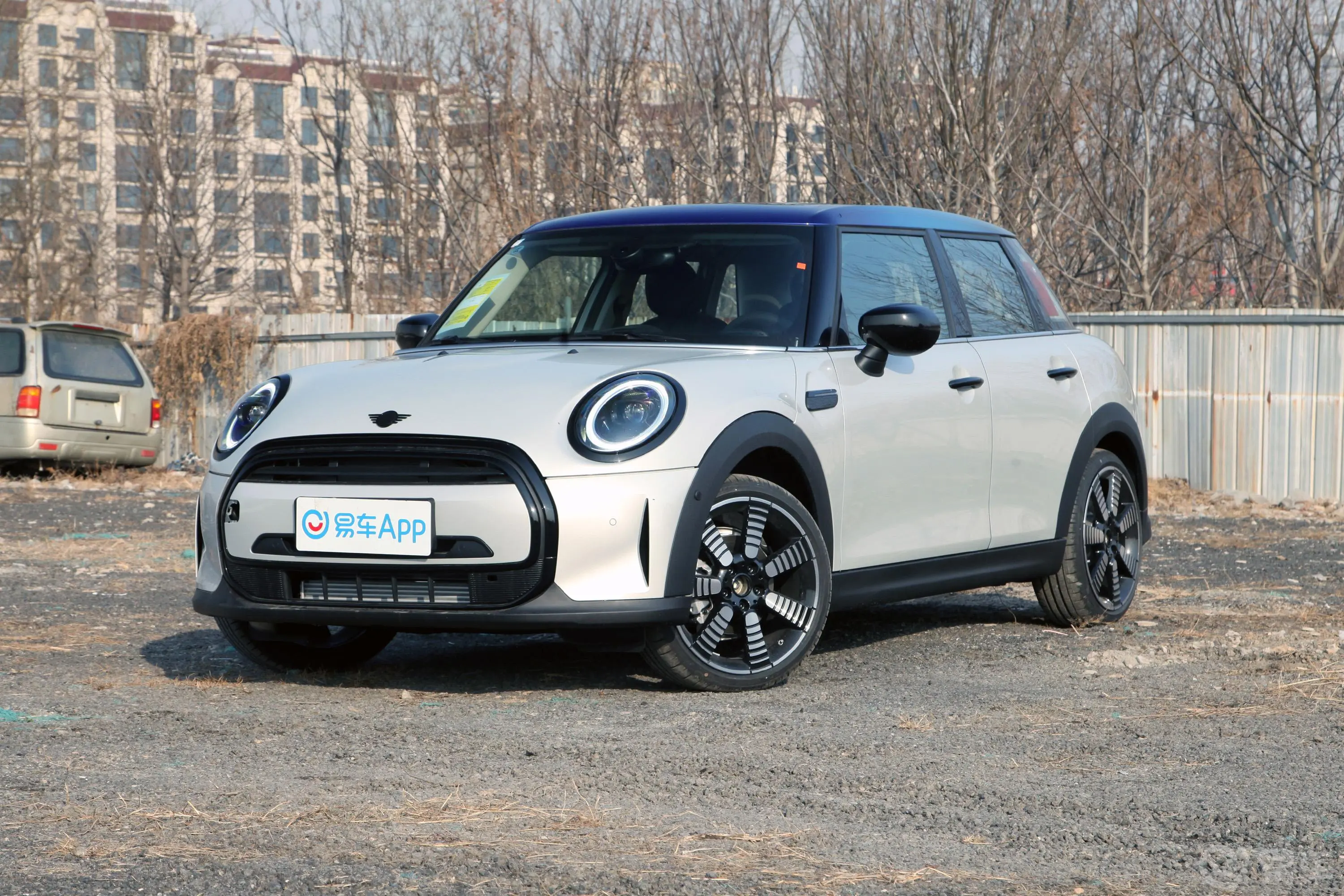 MINI1.5T COOPER 五门版 The Coopers 纪念版侧前45度车头向左水平