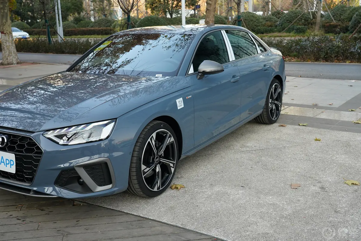 奥迪A4L40 TFSI RS套件燃速型外观细节