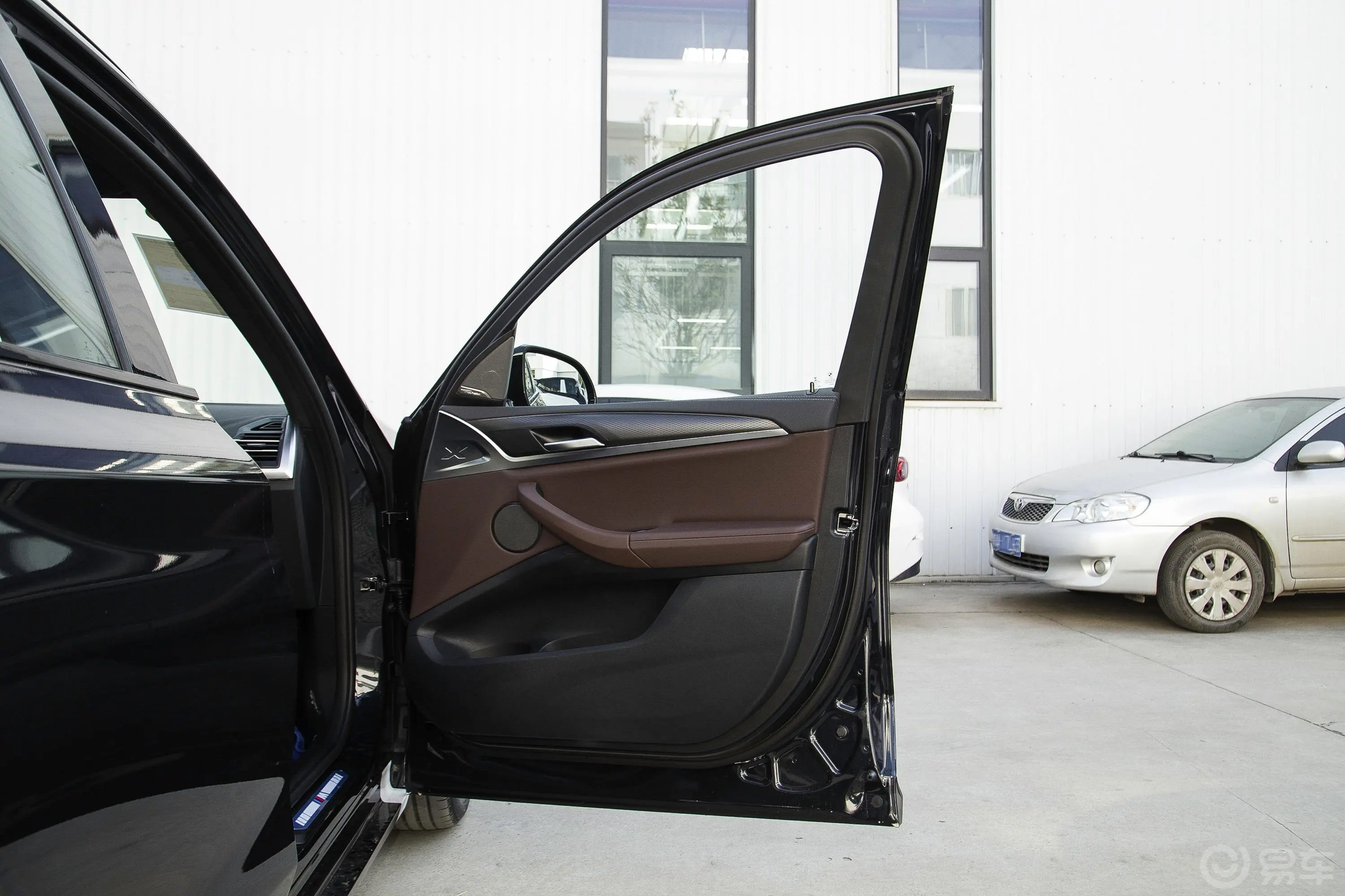 宝马X3改款 xDrive30i 尊享型 M曜夜套装副驾驶员车门