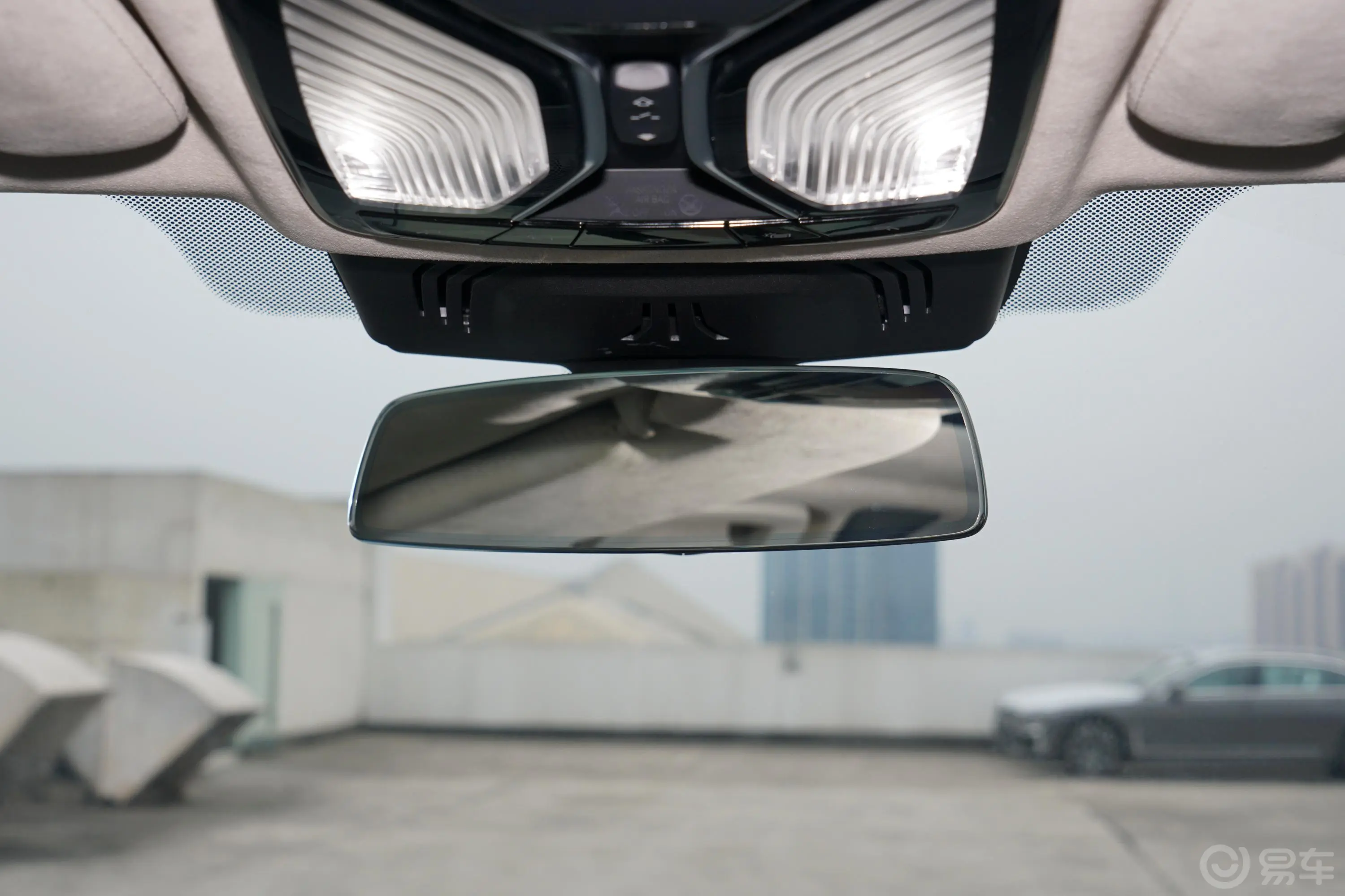 宝马X7xDrive40i 行政型 豪华套装内后视镜