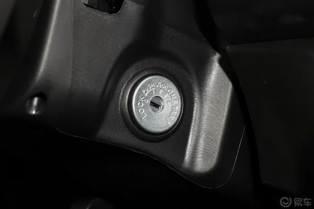 锐骐2.4L 四驱基型舒享版2TZD 汽油钥匙孔或一键启动按键