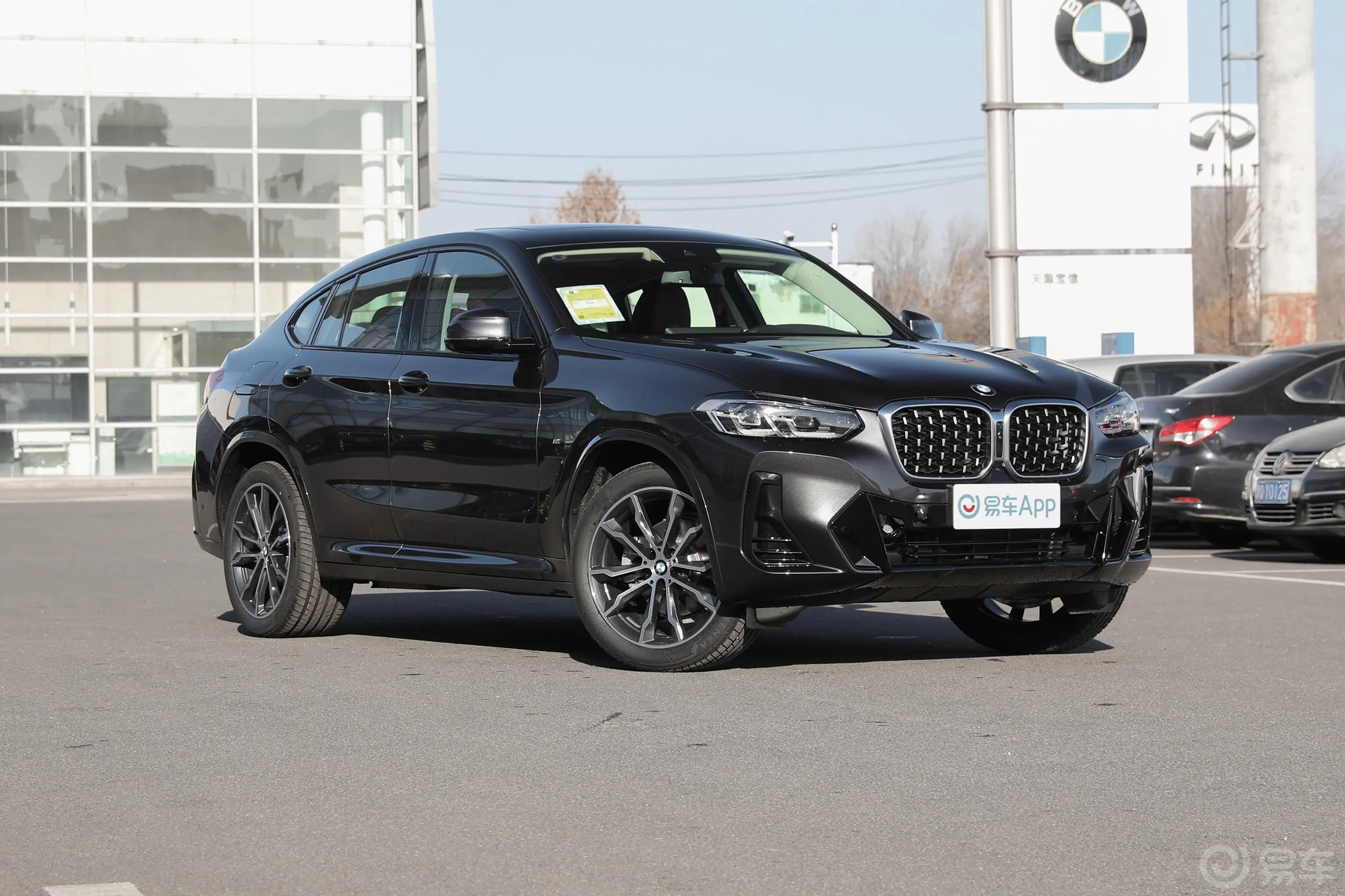 宝马X4xDrive30i M运动套装侧前45度车头向右水平