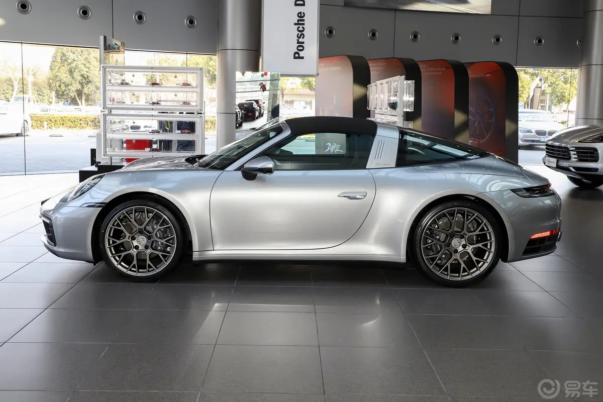 保时捷911Targa 4 3.0T正侧车头向左水平