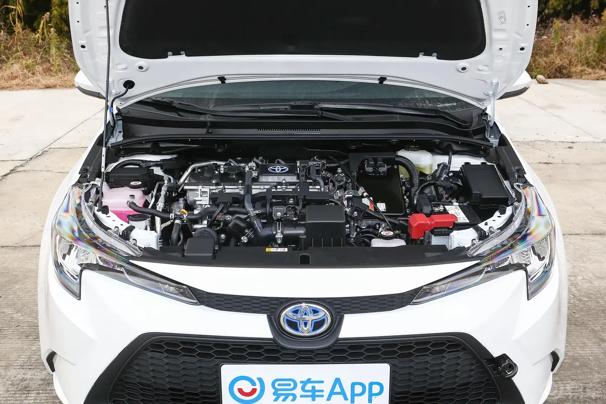 雷凌双擎 1.8L 进取版发动机舱整体