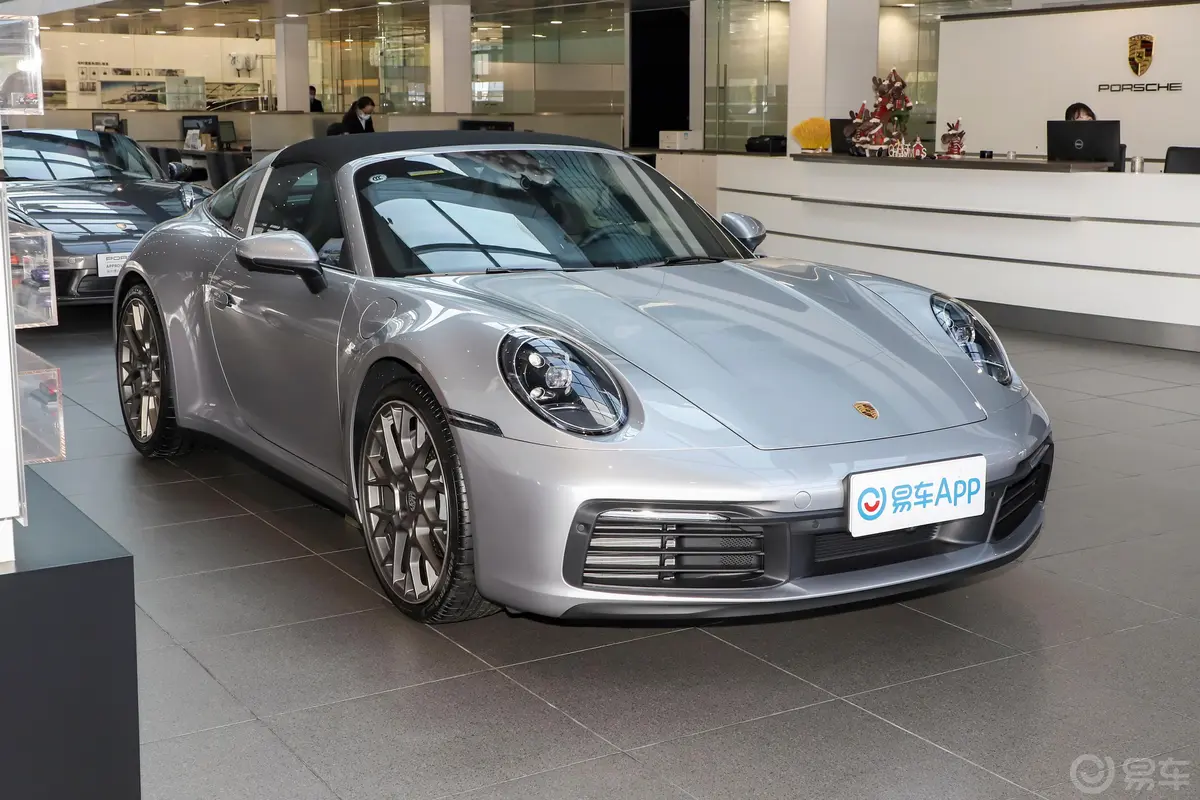 保时捷911Targa 4 3.0T侧前45度车头向右水平