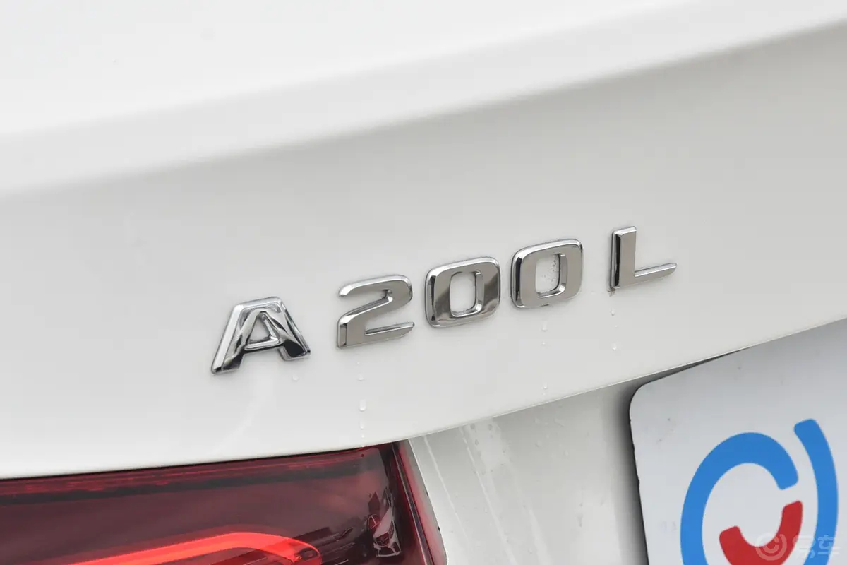 奔驰A级改款 A 200 L 运动轿车时尚型外观