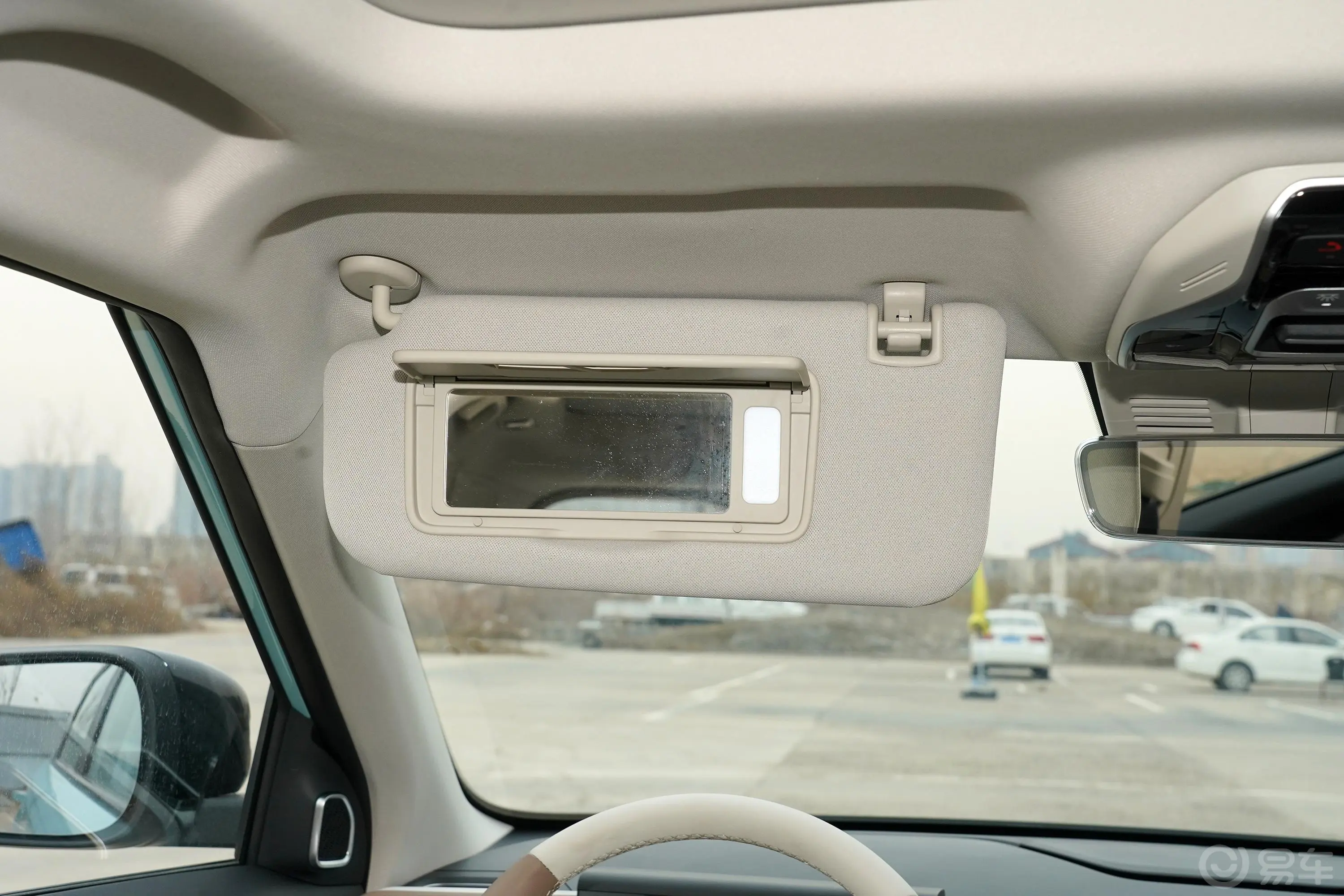 吉利ICON1.5T 自动青鸢限量版驾驶位遮阳板