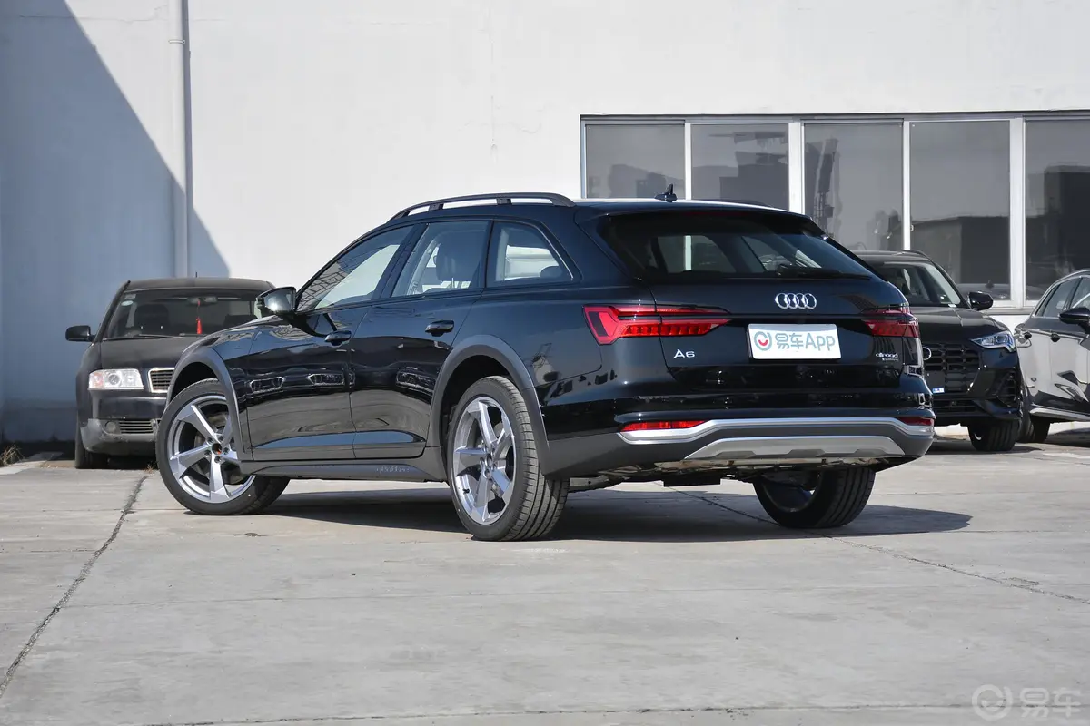 奥迪A6Allroad quattro 55 TFSI 冰雪运动版侧后45度车头向左水平