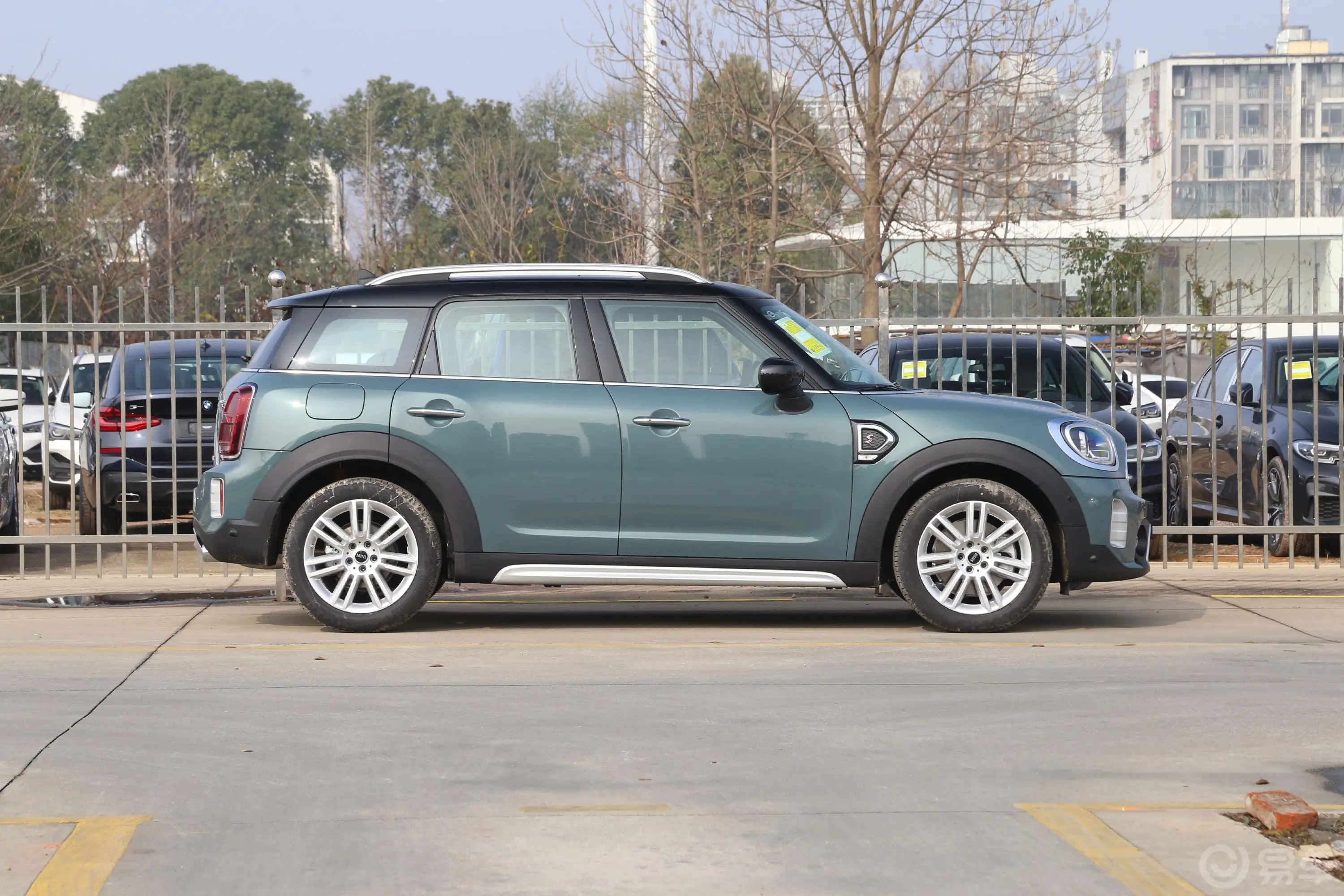 MINI COUNTRYMAN改款 2.0T COOPER S侧后45度车头向左水平