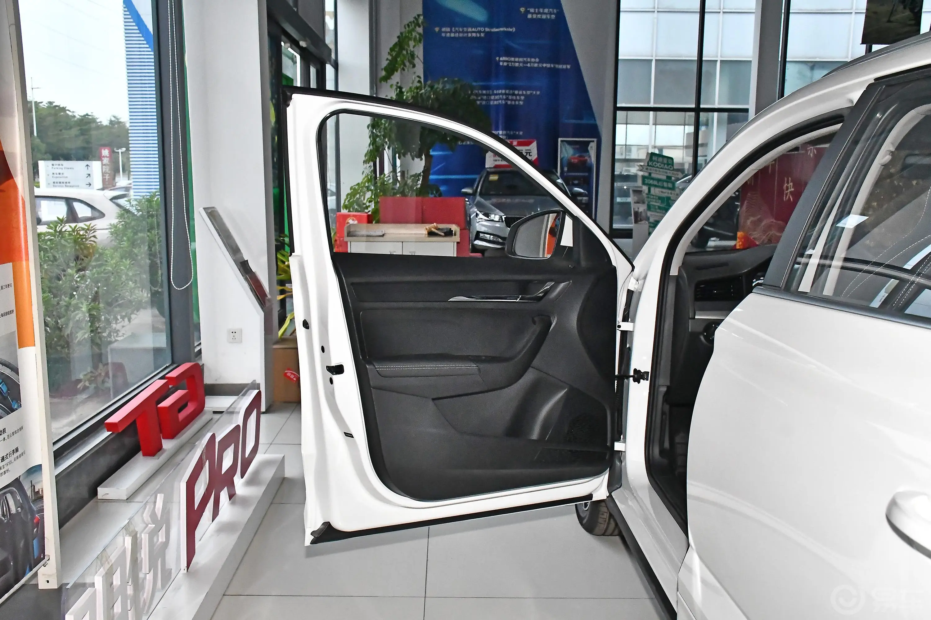 柯米克GT 1.5L 自动舒适版驾驶员侧前车门
