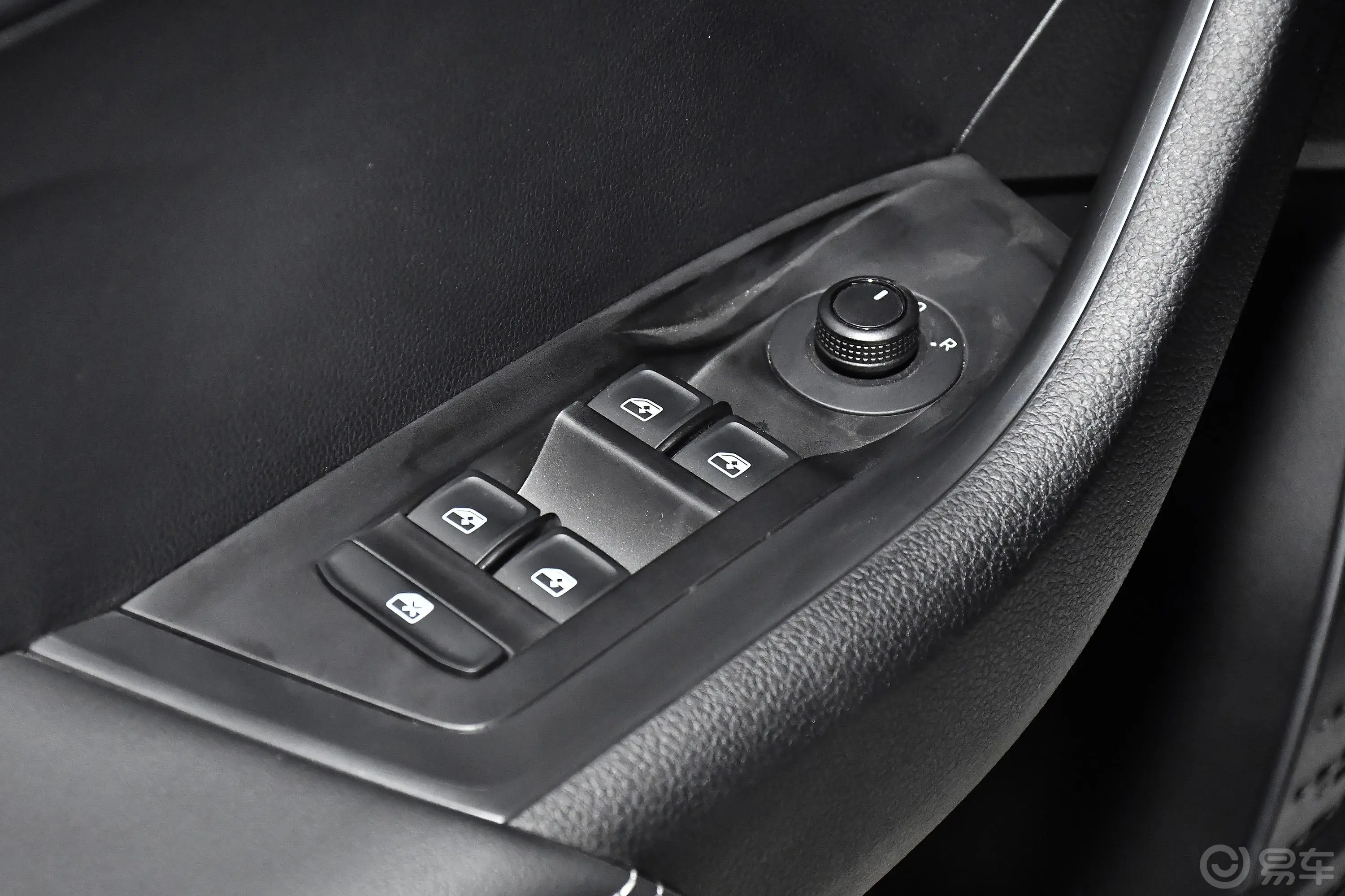 柯米克GT 1.5L 自动舒适版车窗调节整体