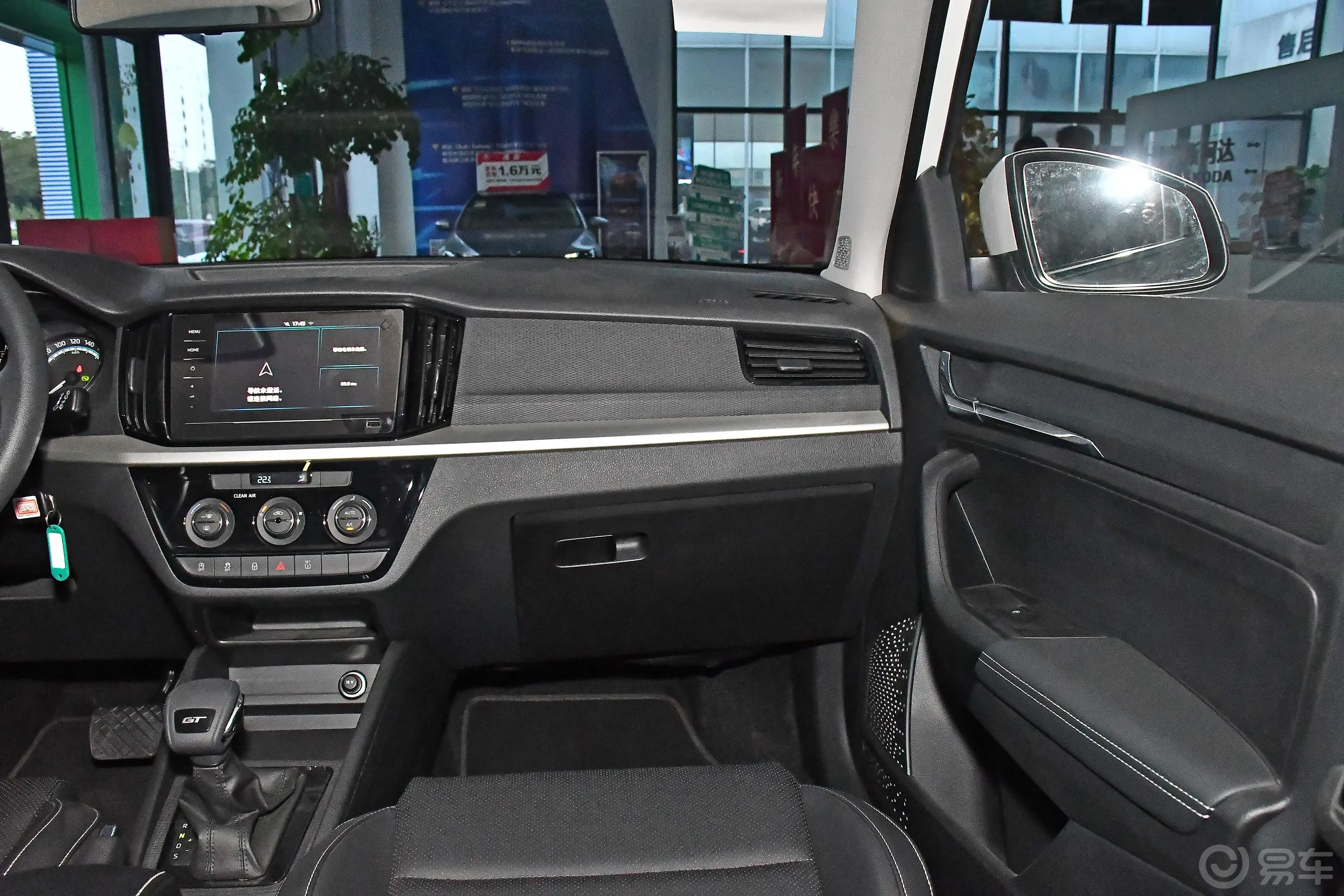 柯米克GT 1.5L 自动舒适版副驾驶位区域