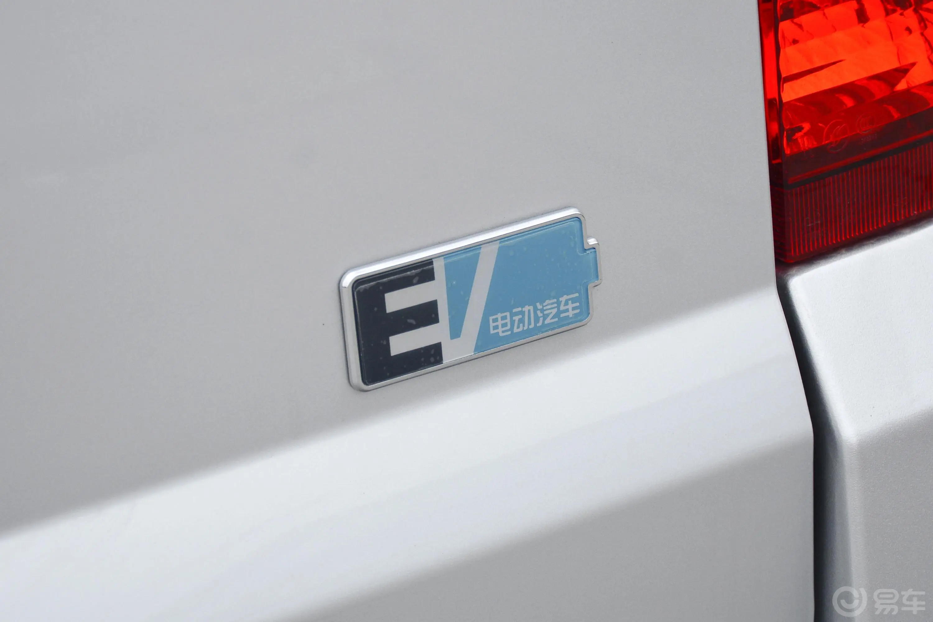 东风小康EC36双侧滑门 标准型国轩高科电池 41.932kWh外观