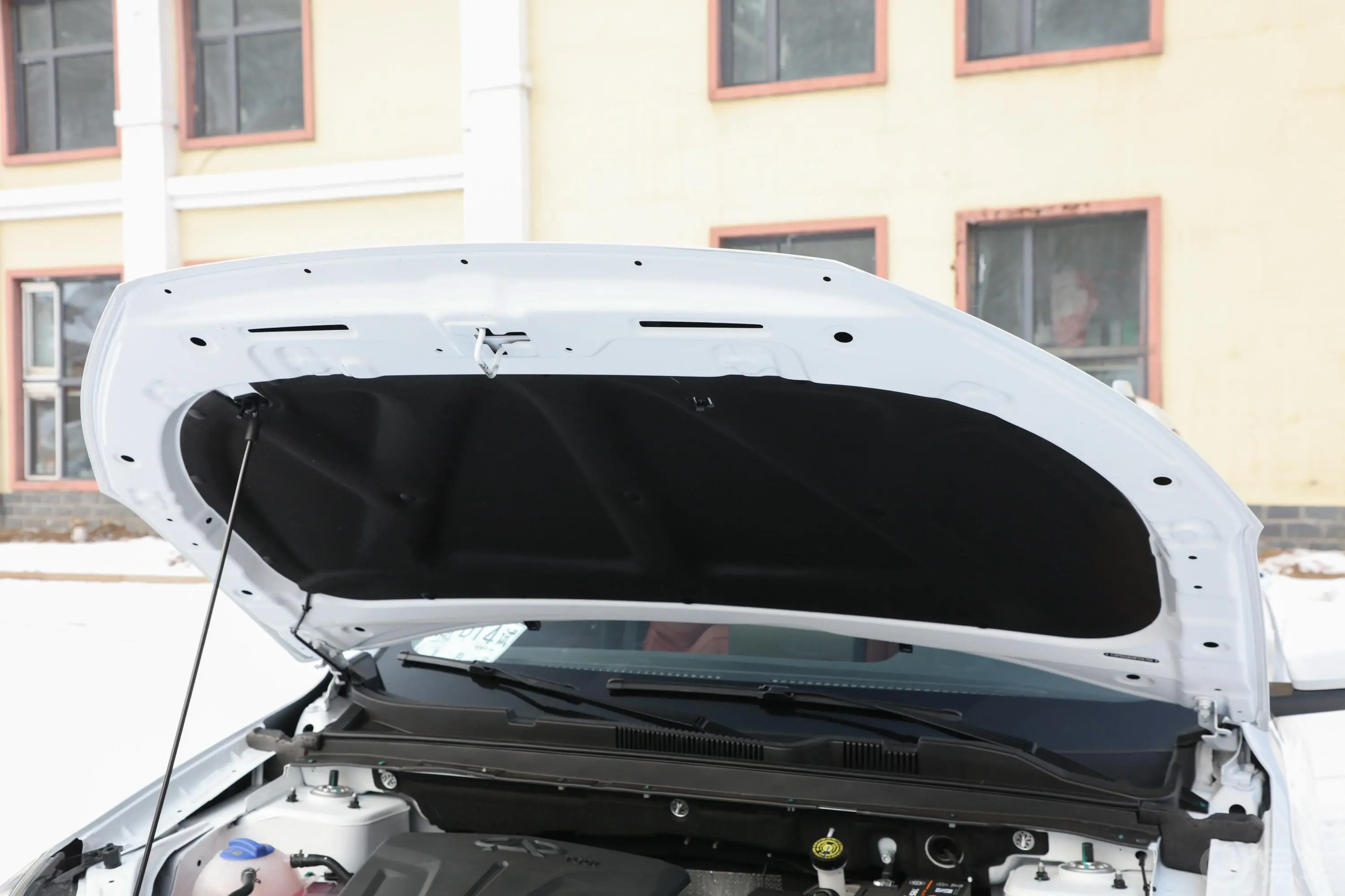 捷途X70S1.6T 双离合向往版 5座前舱盖内侧