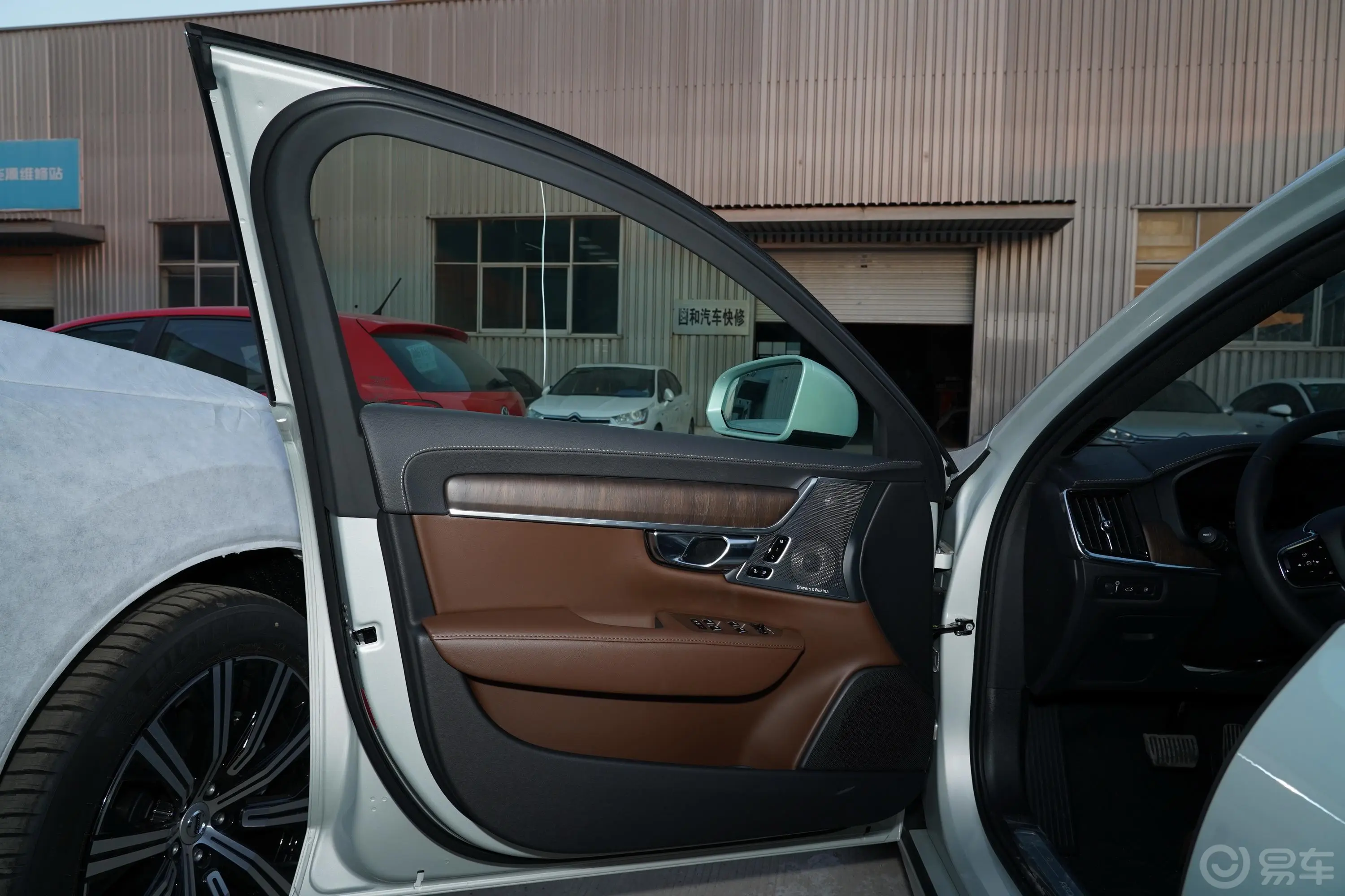沃尔沃S90新能源改款 T8 智雅豪华版驾驶员侧前车门