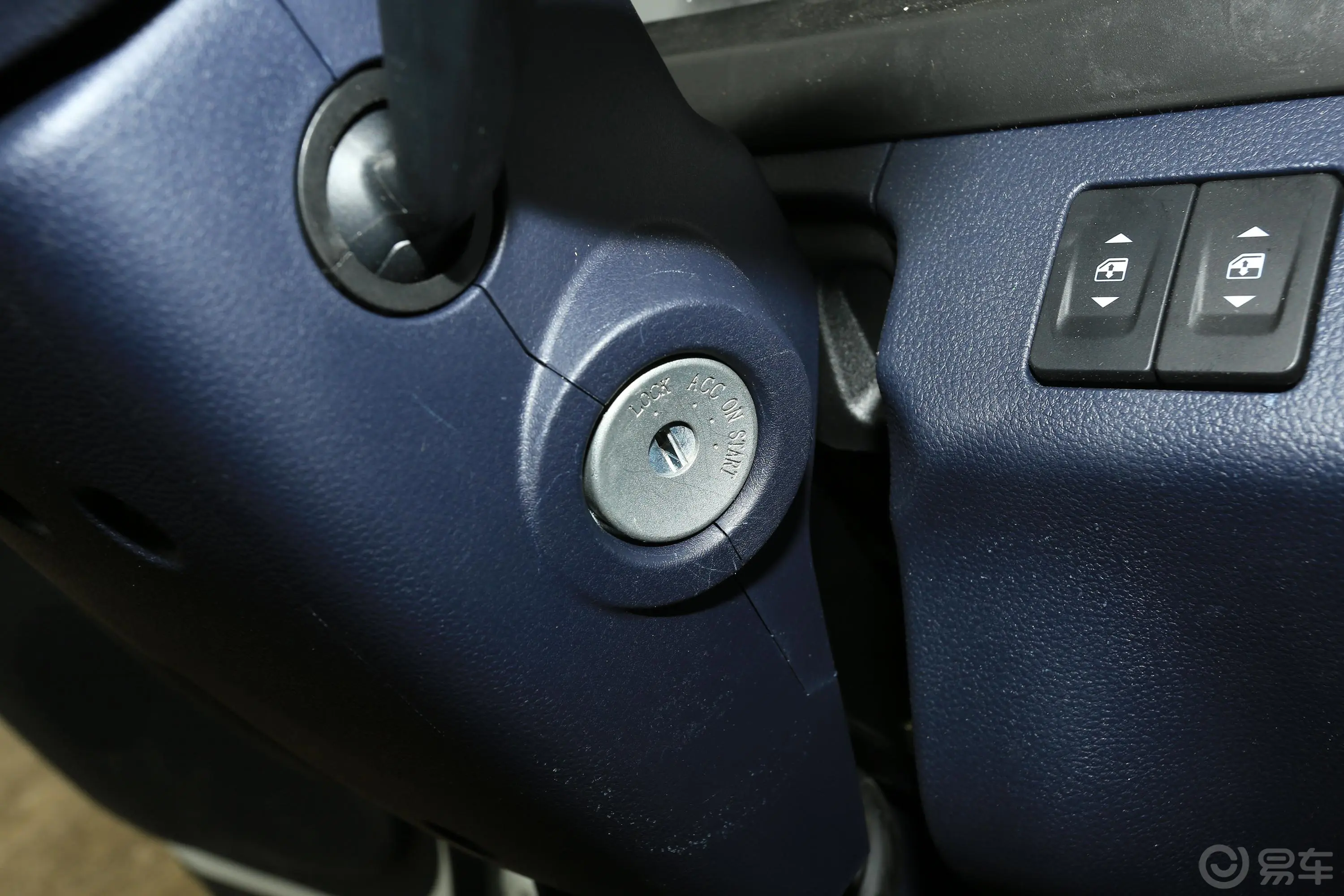 翼放ECEC5 货厢 2.8T 双排气刹 标准版 国VI钥匙孔或一键启动按键