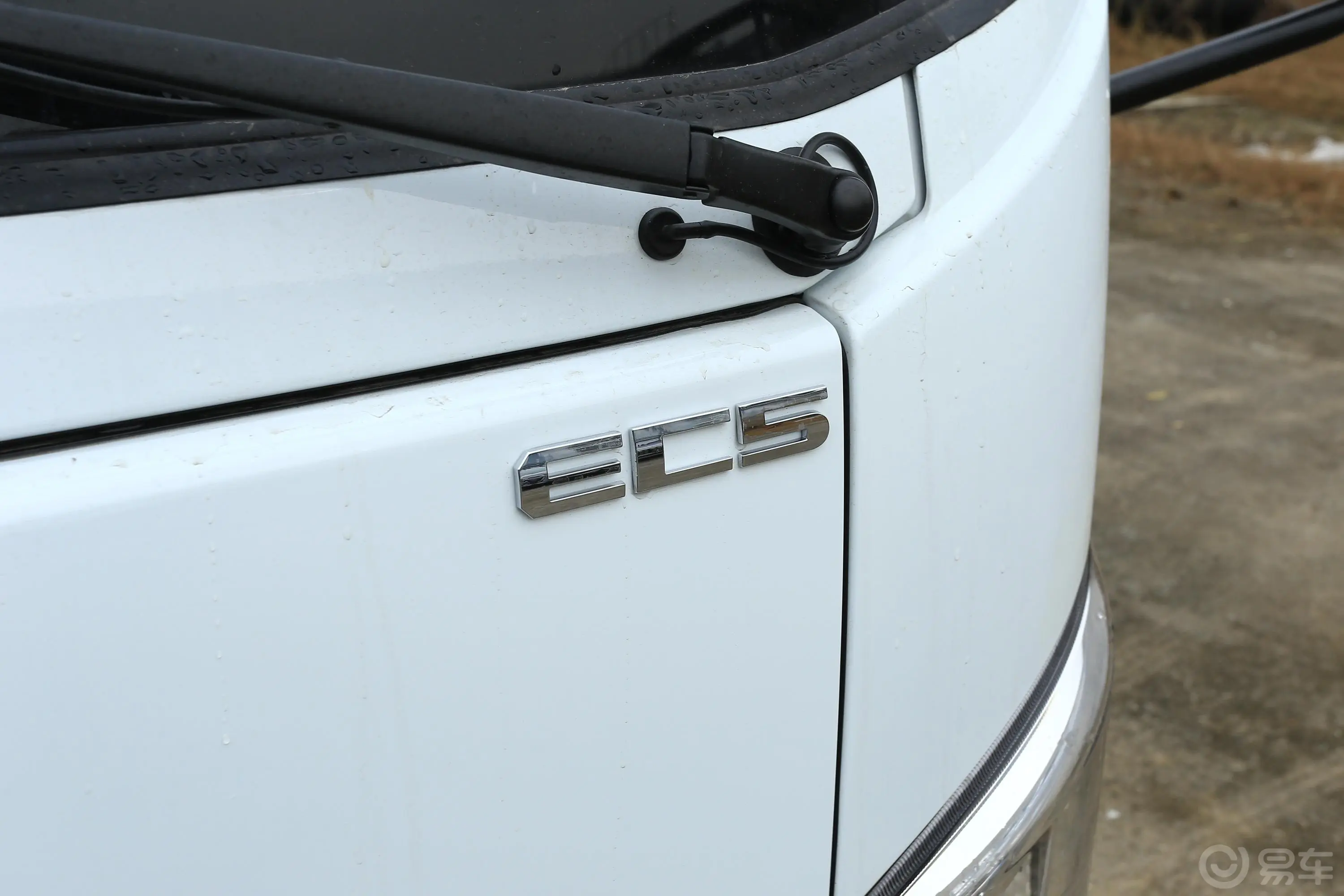 翼放ECEC5 货厢 2.8T 双排气刹 标准版 国VI外观