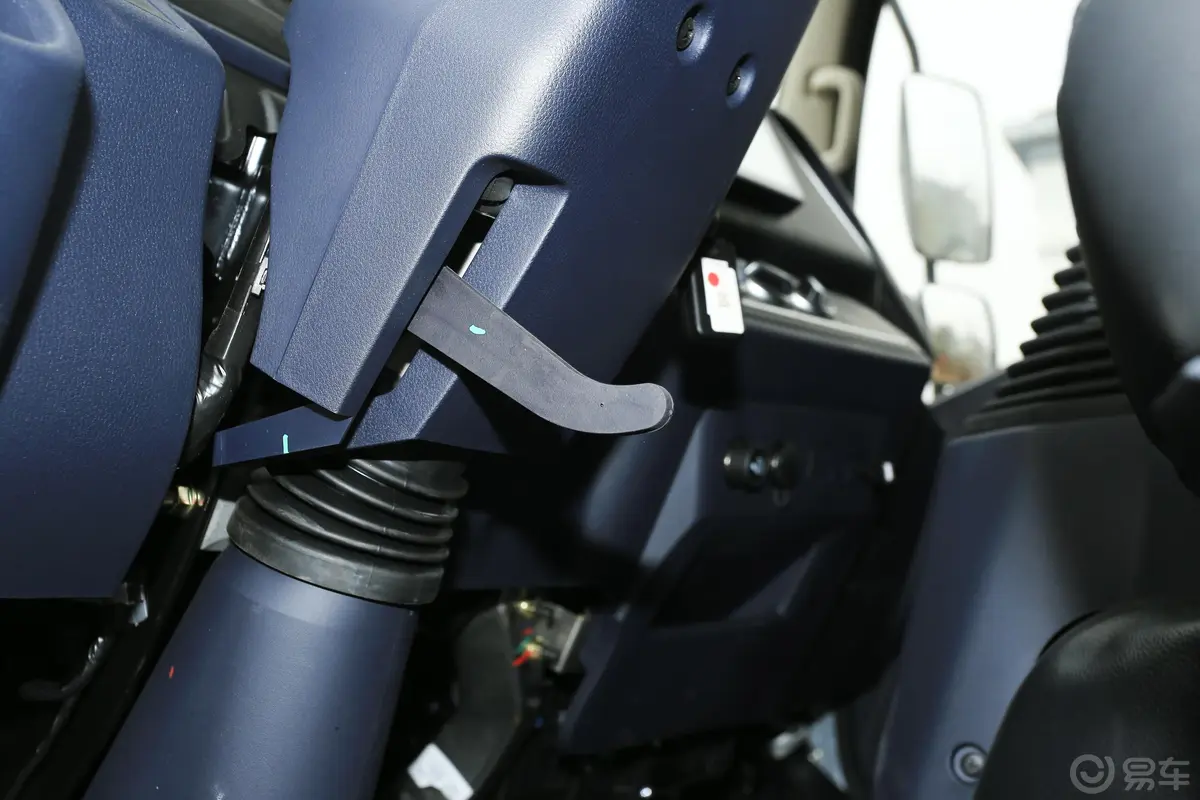 翼放ECEC5 货厢 2.8T 双排气刹 标准版 国VI方向盘调节